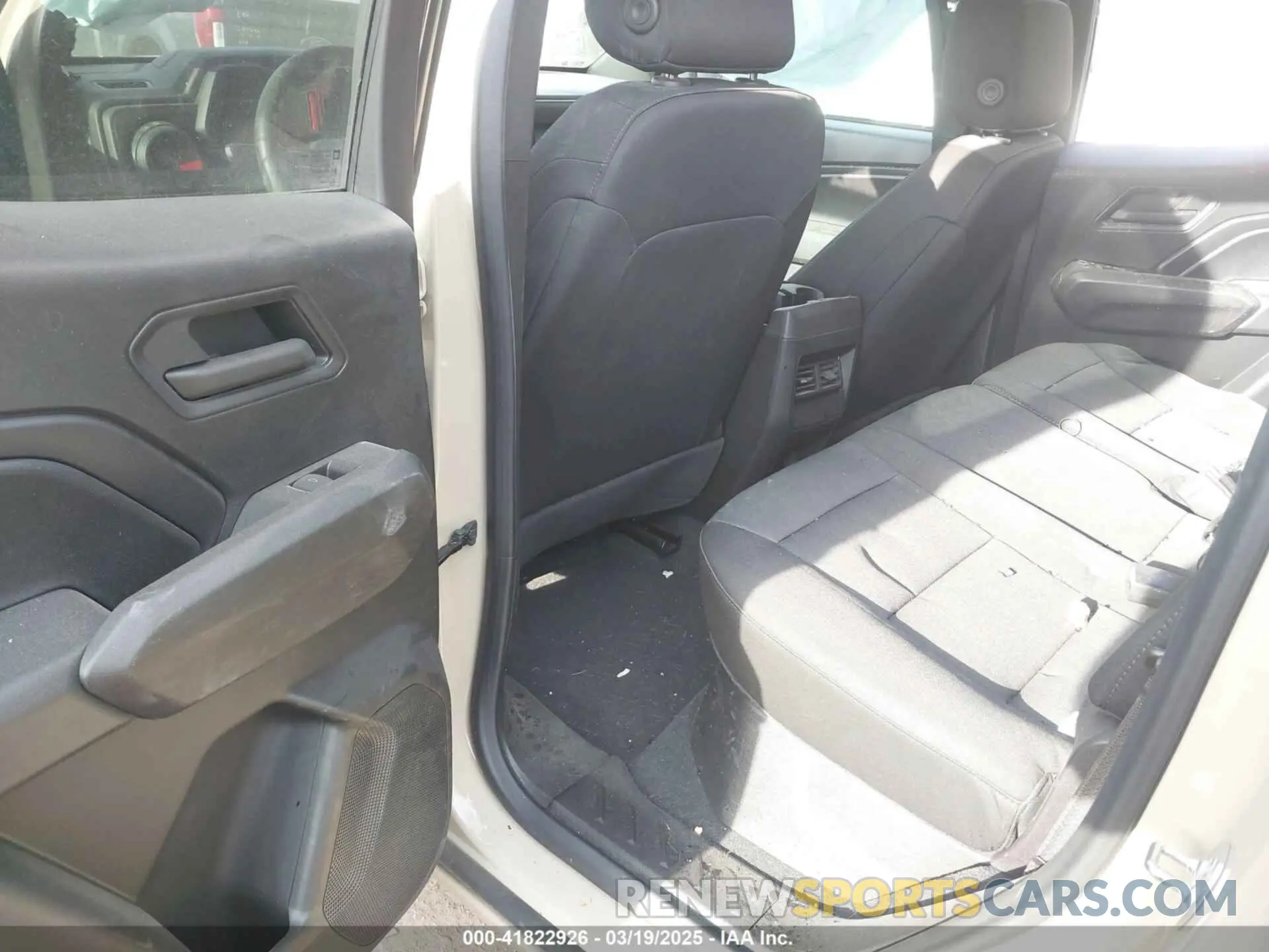 8 Photograph of a damaged car 1GCPTBEK8R1152174 CHEVROLET COLORADO 2024