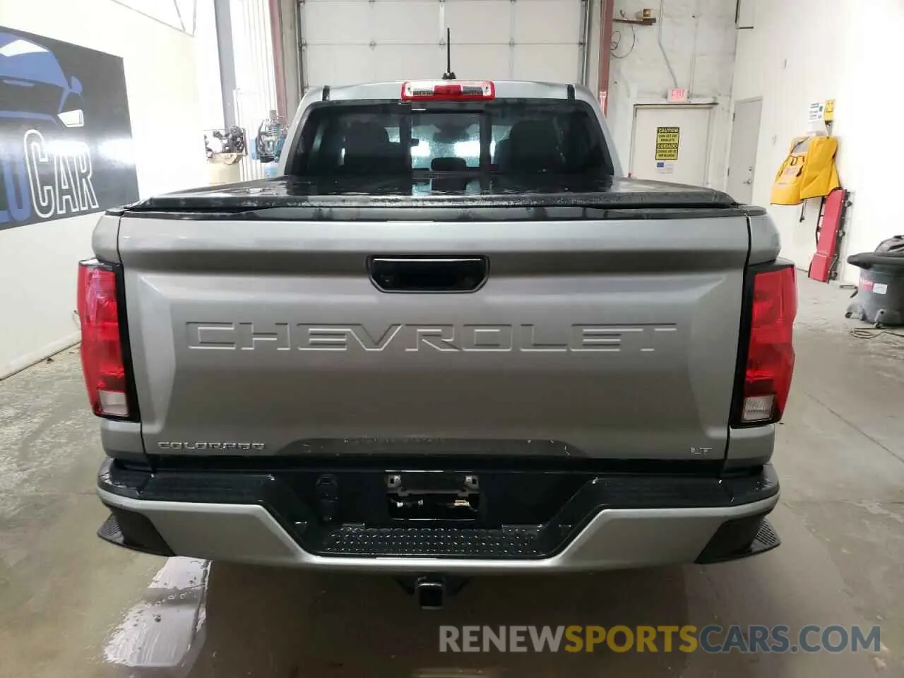 6 Photograph of a damaged car 1GCPTCEK6R1123519 CHEVROLET COLORADO 2024
