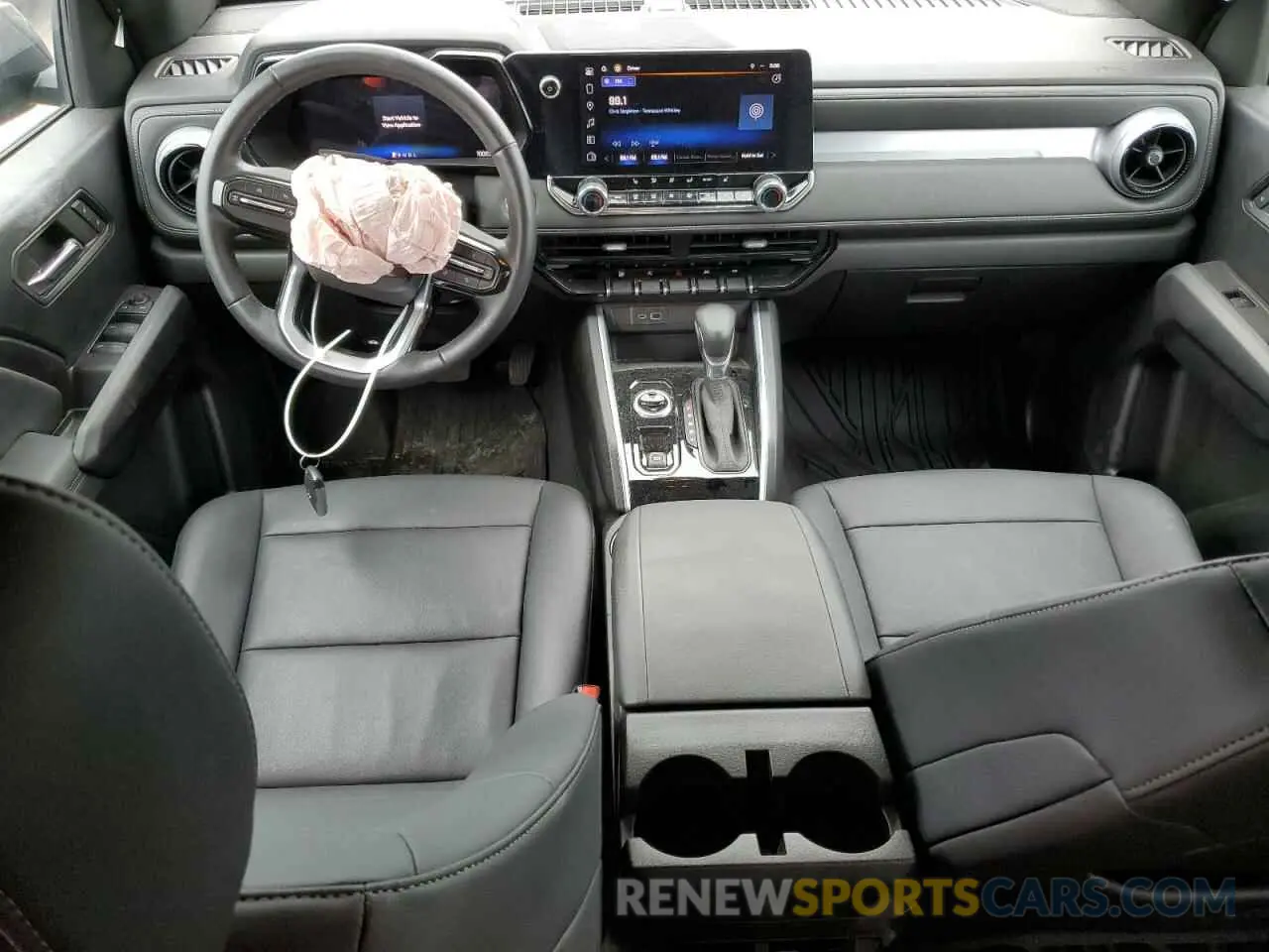 8 Photograph of a damaged car 1GCPTCEKXR1144504 CHEVROLET COLORADO 2024