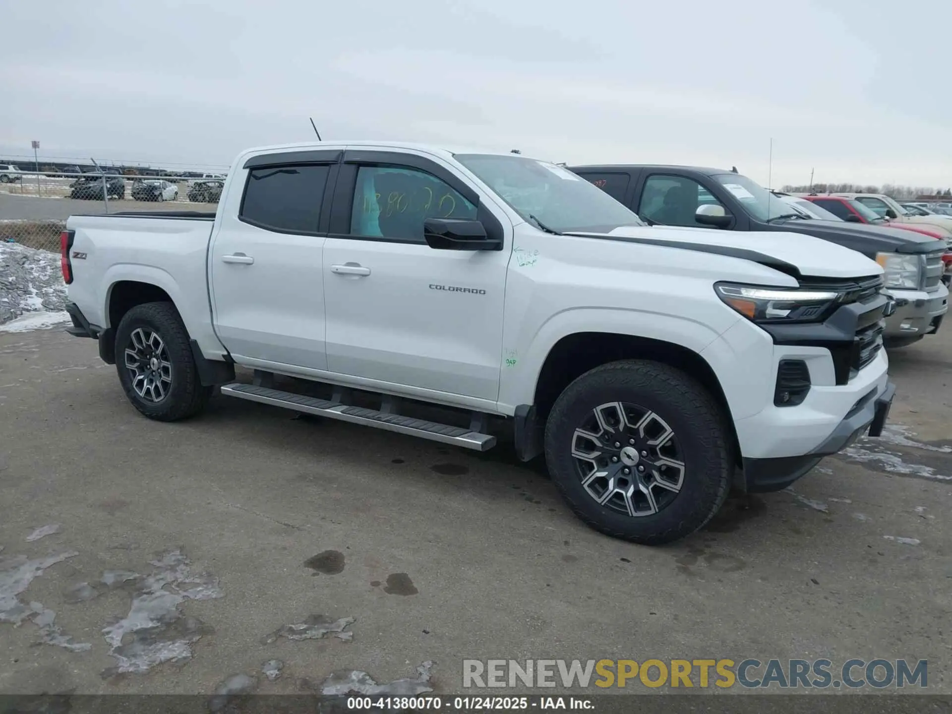 1 Photograph of a damaged car 1GCPTDEK1R1113664 CHEVROLET COLORADO 2024