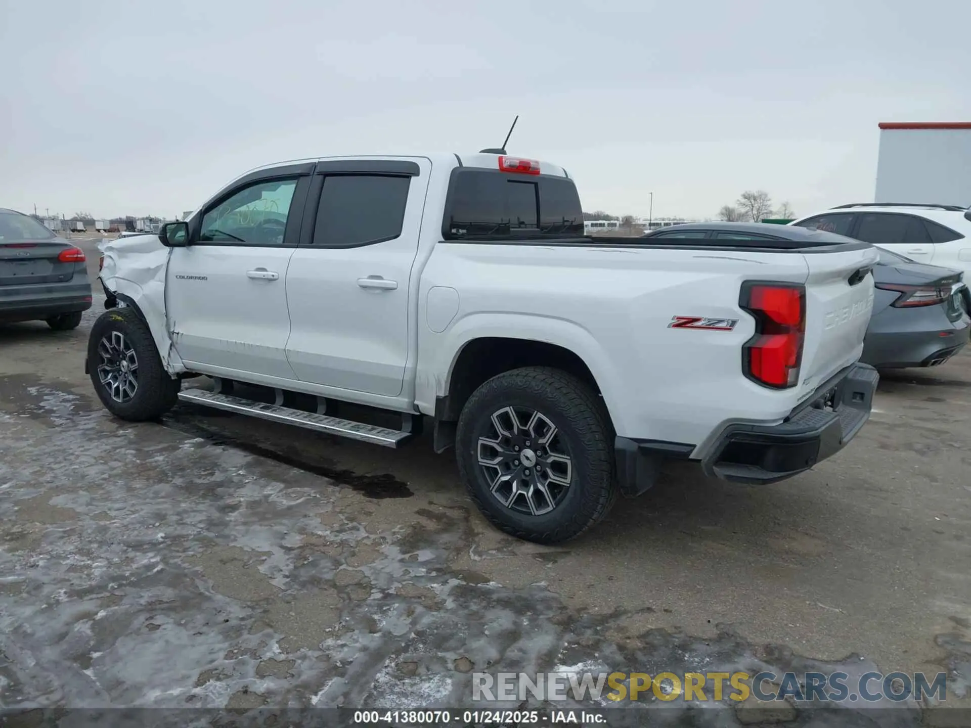14 Photograph of a damaged car 1GCPTDEK1R1113664 CHEVROLET COLORADO 2024