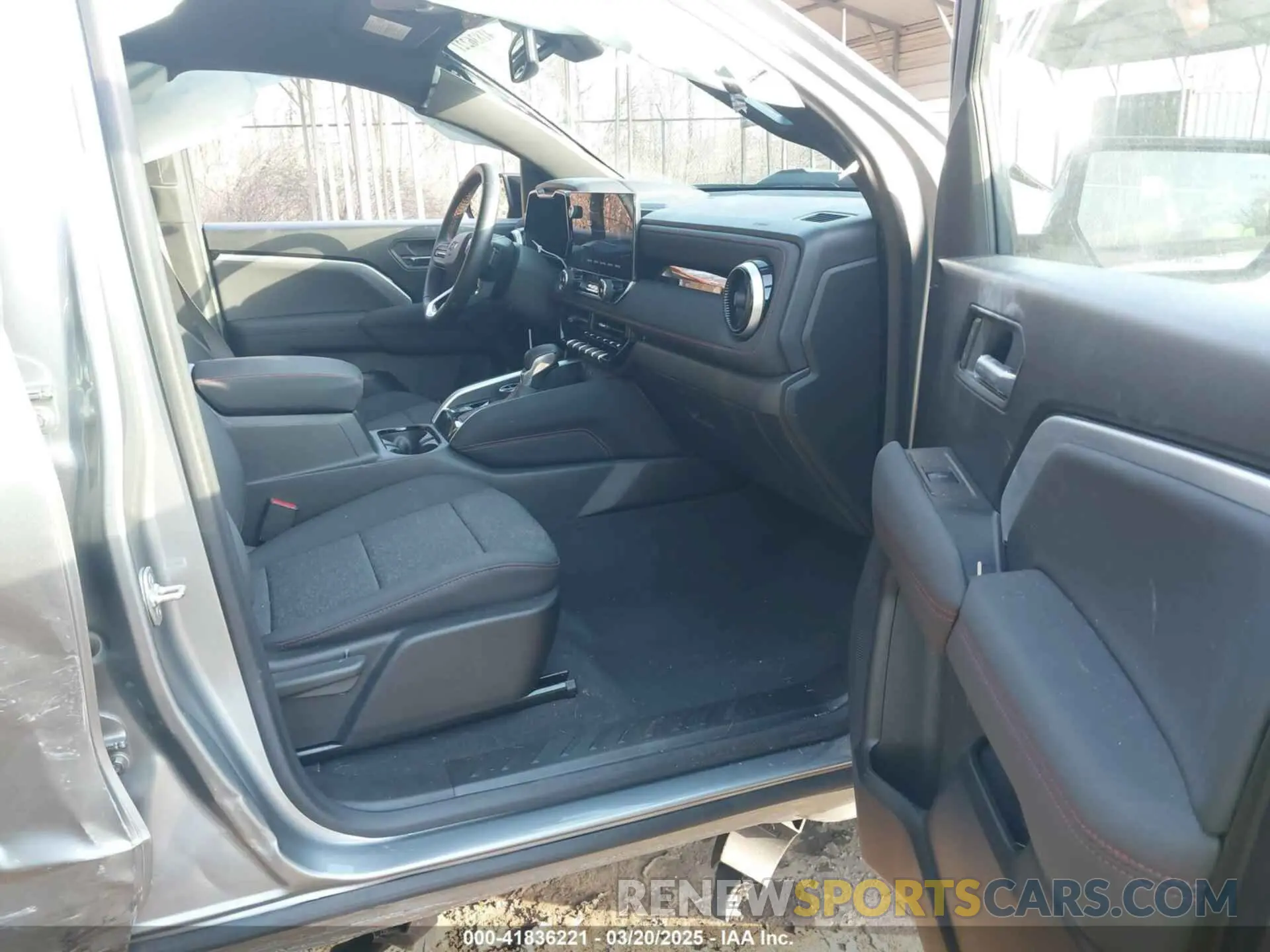 5 Photograph of a damaged car 1GCPTDEK3R1122785 CHEVROLET COLORADO 2024