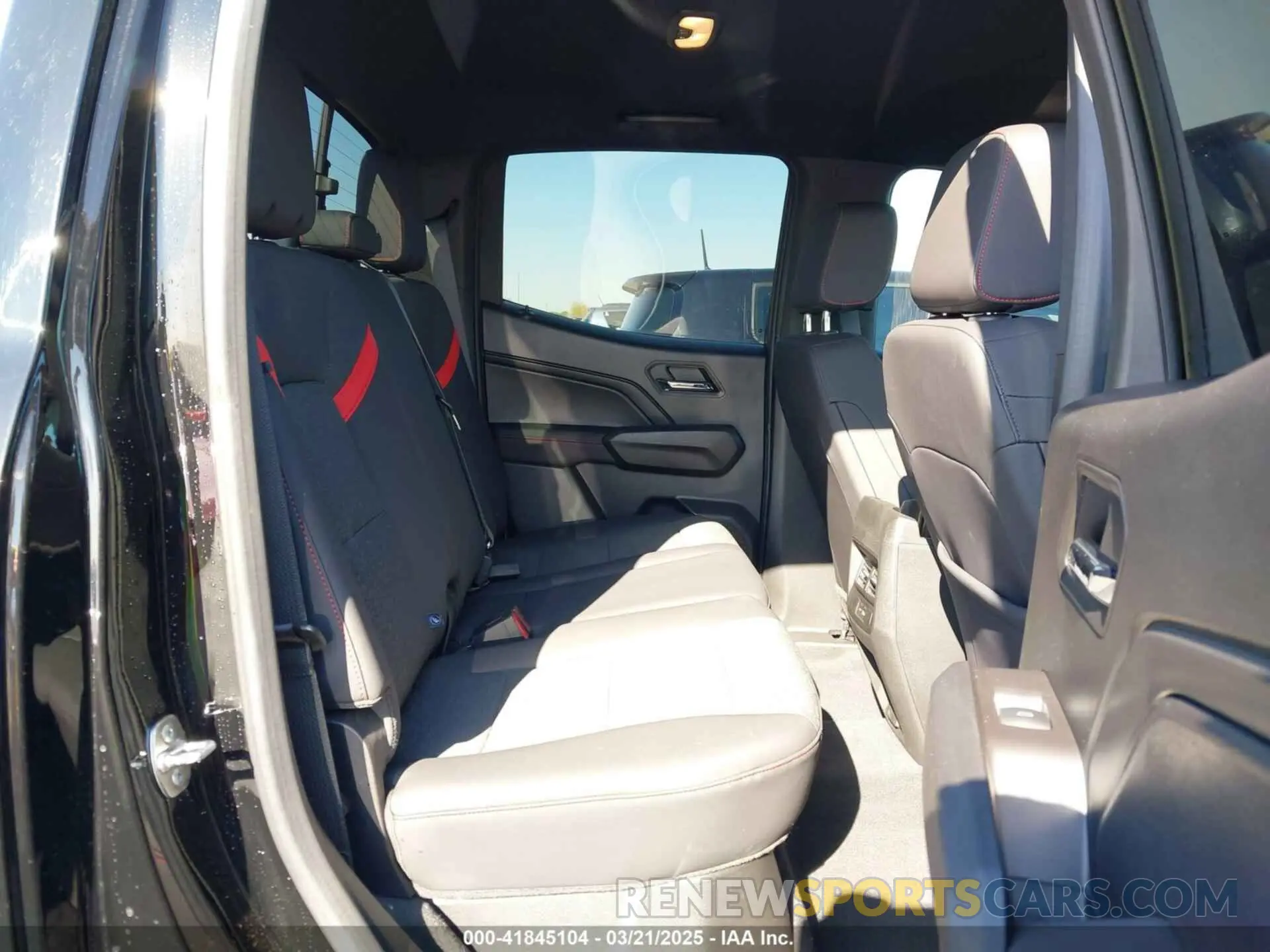 8 Photograph of a damaged car 1GCPTDEK4R1153009 CHEVROLET COLORADO 2024