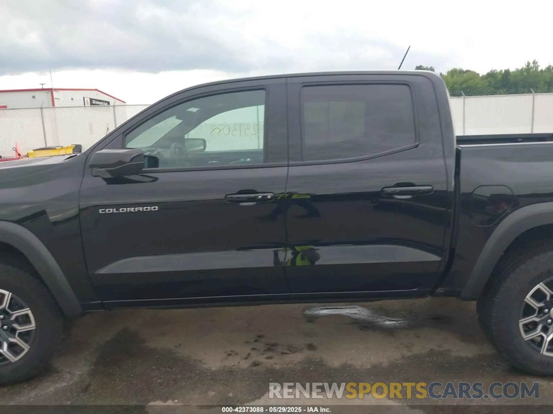 14 Photograph of a damaged car 1GCPTDEK8R1154471 CHEVROLET COLORADO 2024