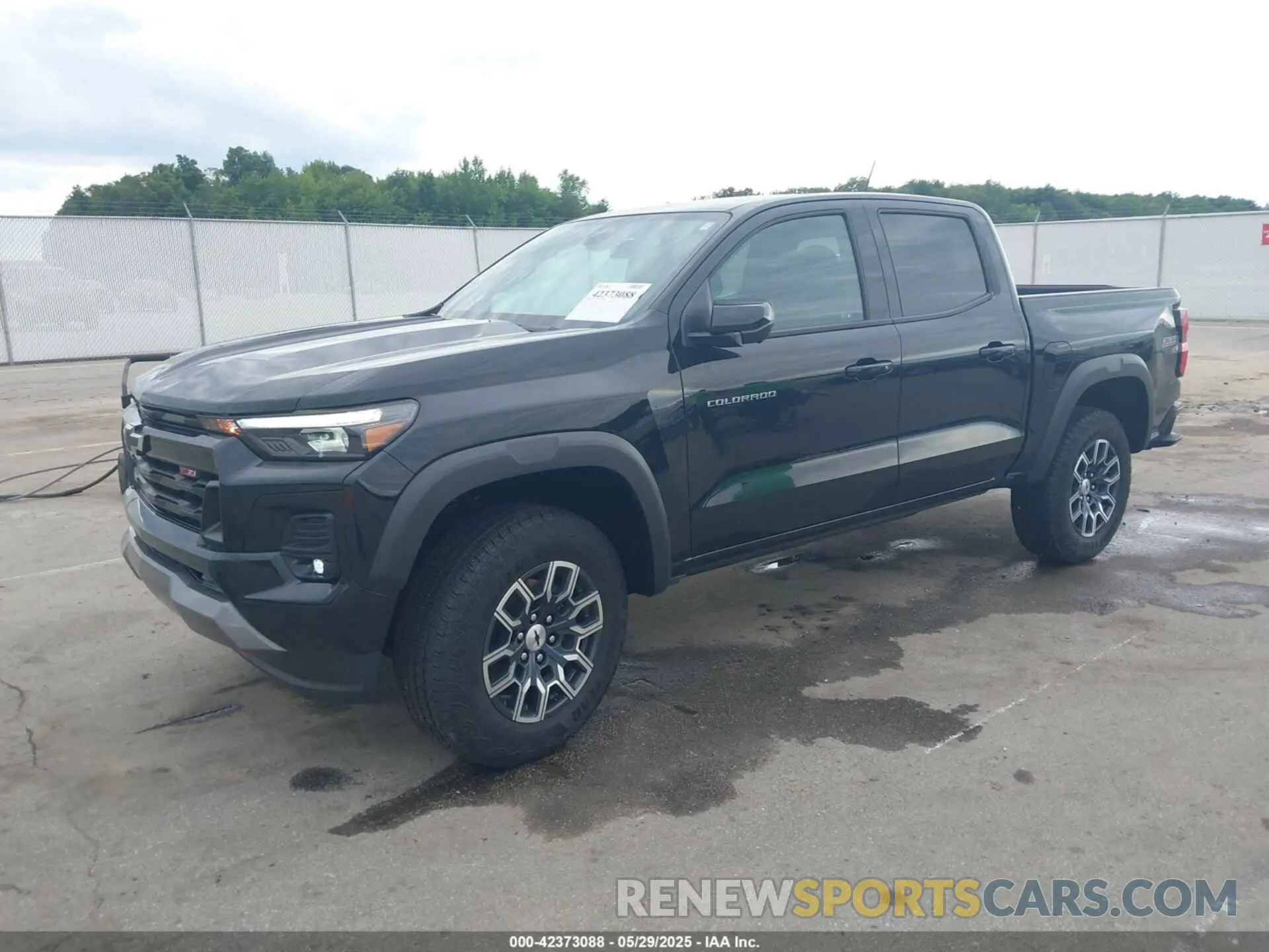 2 Photograph of a damaged car 1GCPTDEK8R1154471 CHEVROLET COLORADO 2024