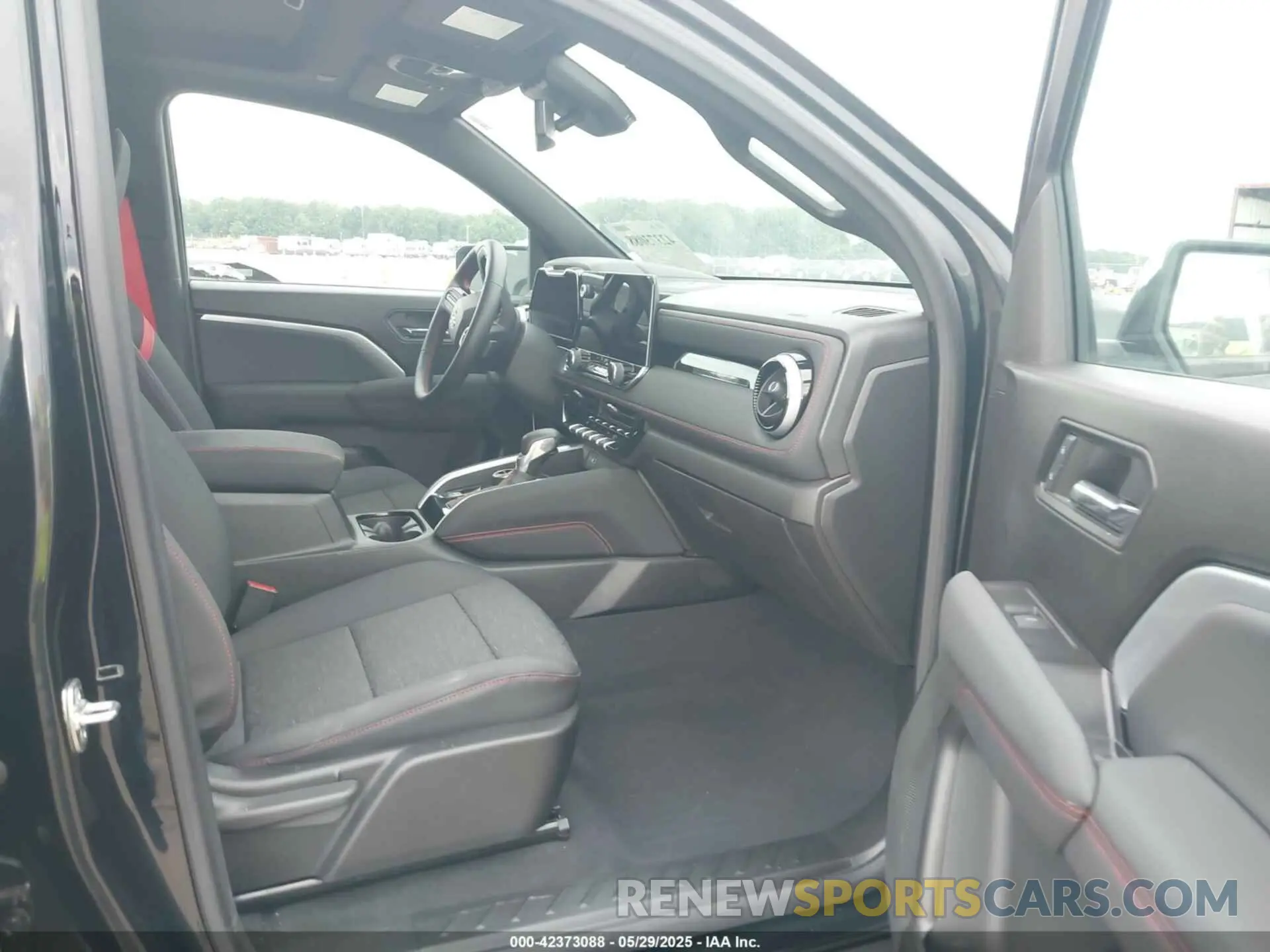 5 Photograph of a damaged car 1GCPTDEK8R1154471 CHEVROLET COLORADO 2024
