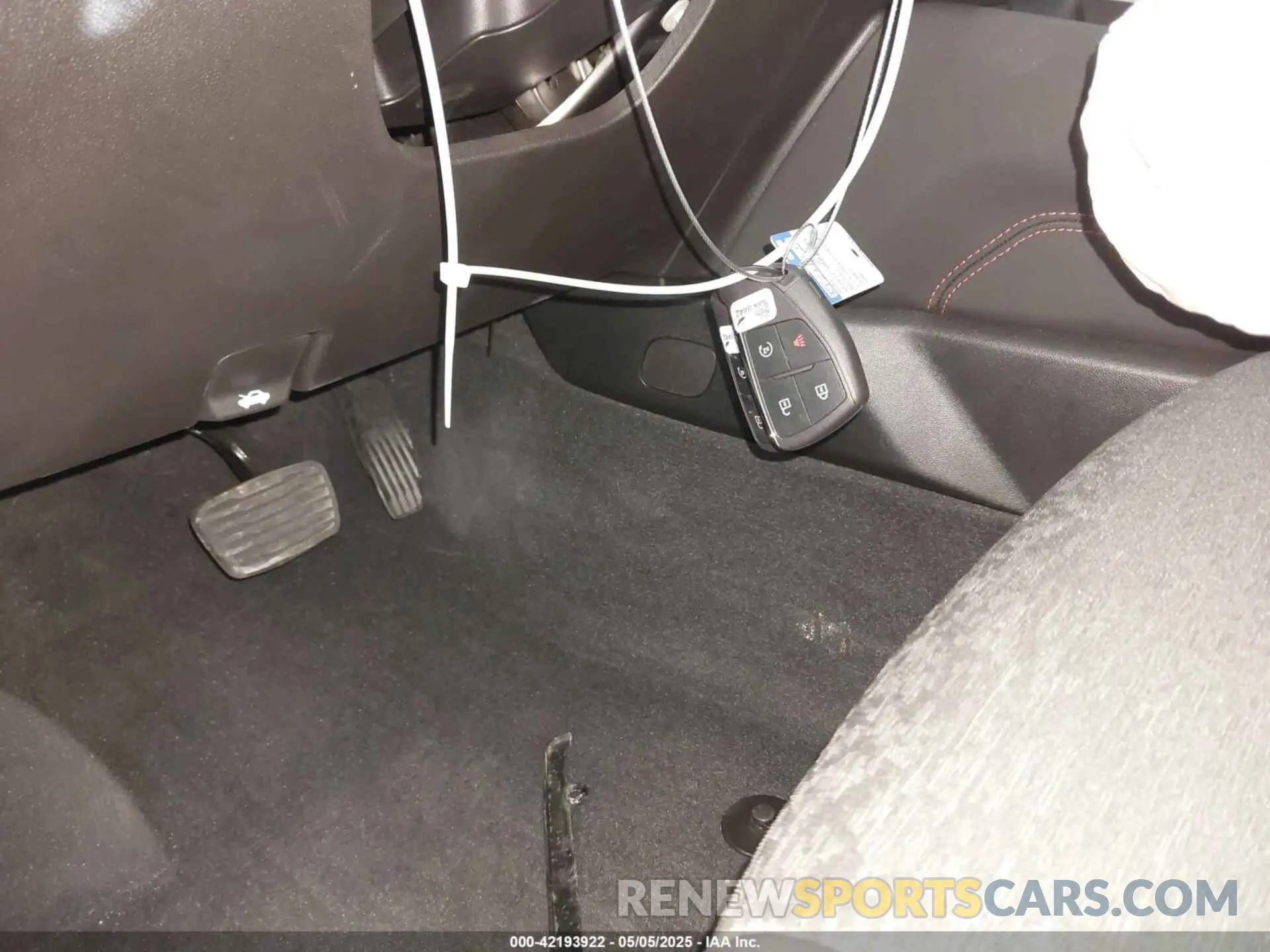 11 Photograph of a damaged car 1GCPTDEK8R1231274 CHEVROLET COLORADO 2024