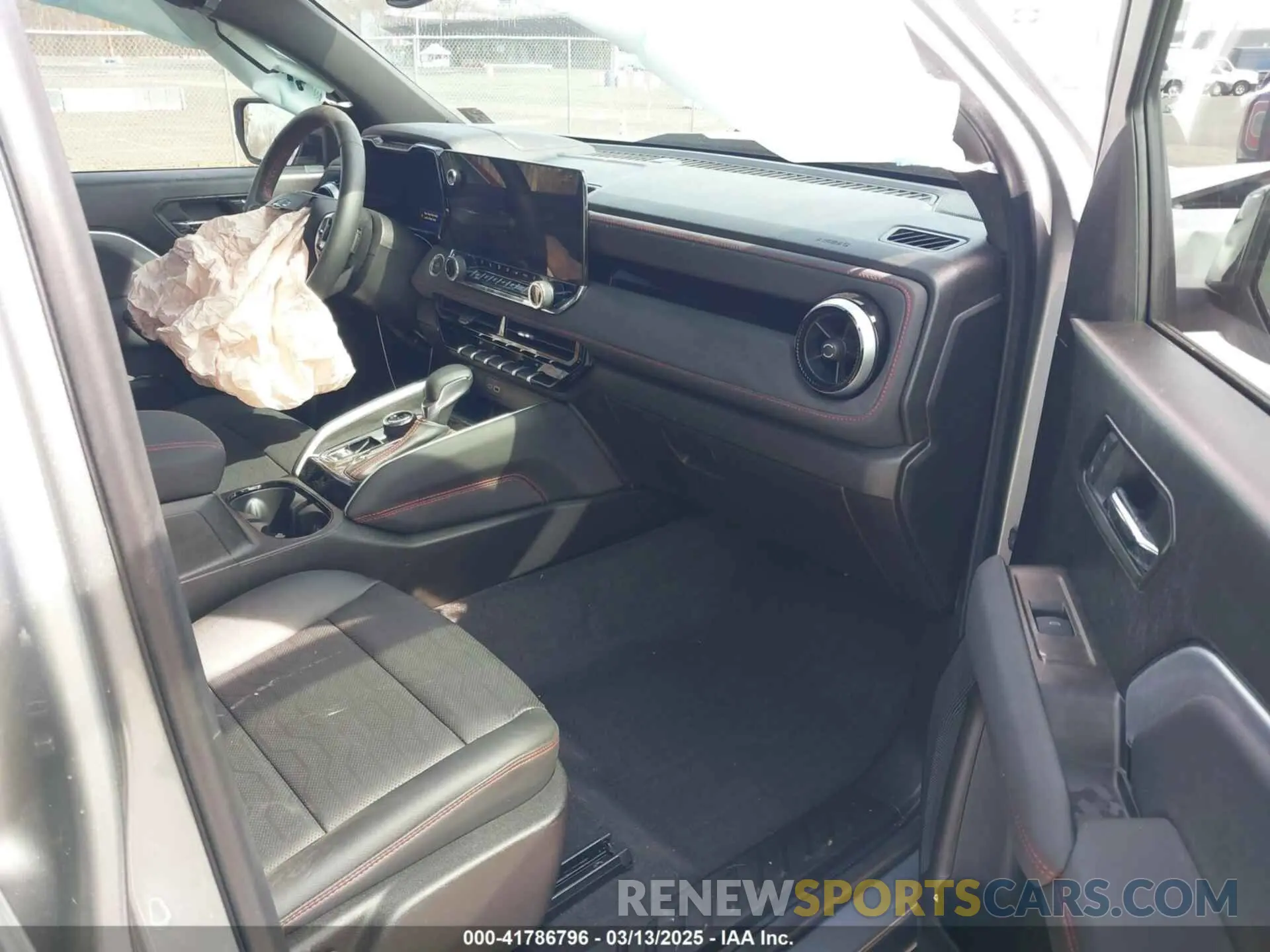 5 Photograph of a damaged car 1GCPTDEKXR1263210 CHEVROLET COLORADO 2024