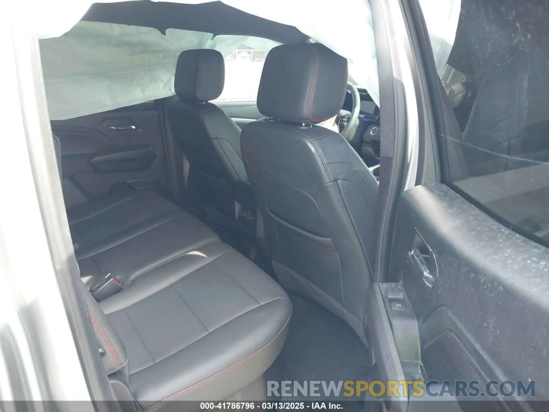 8 Photograph of a damaged car 1GCPTDEKXR1263210 CHEVROLET COLORADO 2024
