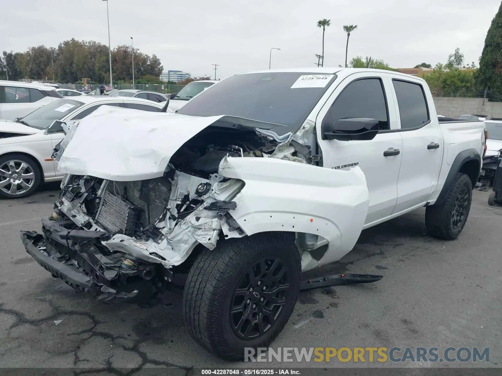 2 Photograph of a damaged car 1GCPTEEK1R1156164 CHEVROLET COLORADO 2024