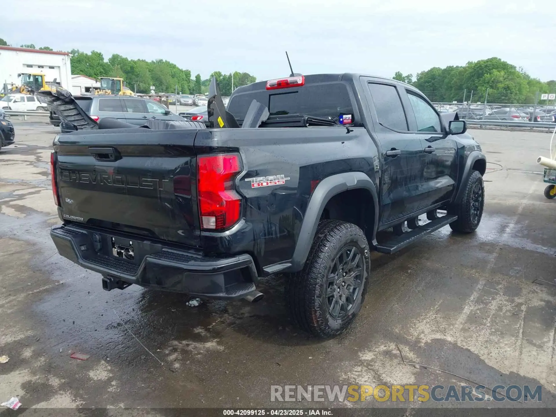 4 Photograph of a damaged car 1GCPTEEK1R1247113 CHEVROLET COLORADO 2024