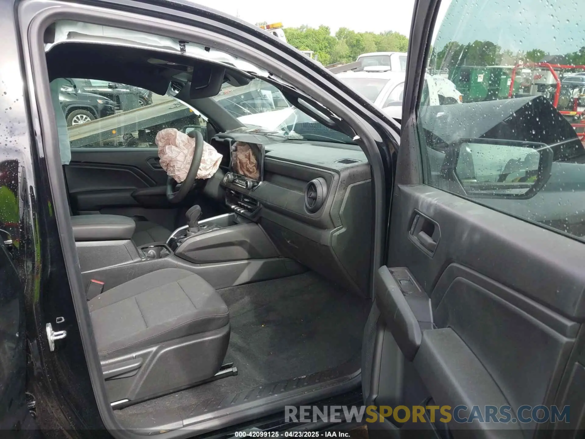 5 Photograph of a damaged car 1GCPTEEK1R1247113 CHEVROLET COLORADO 2024