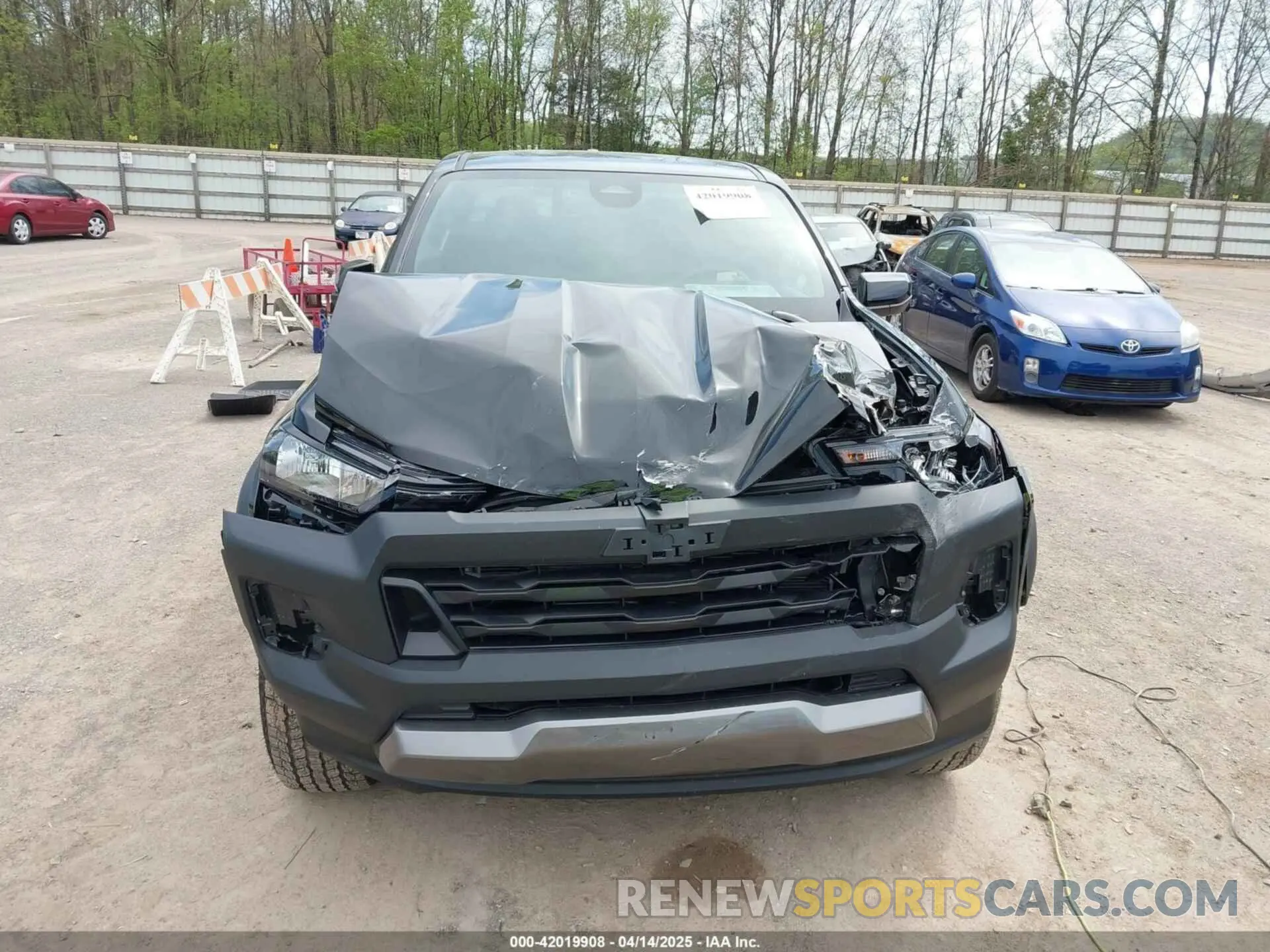 12 Photograph of a damaged car 1GCPTEEK1R1287336 CHEVROLET COLORADO 2024