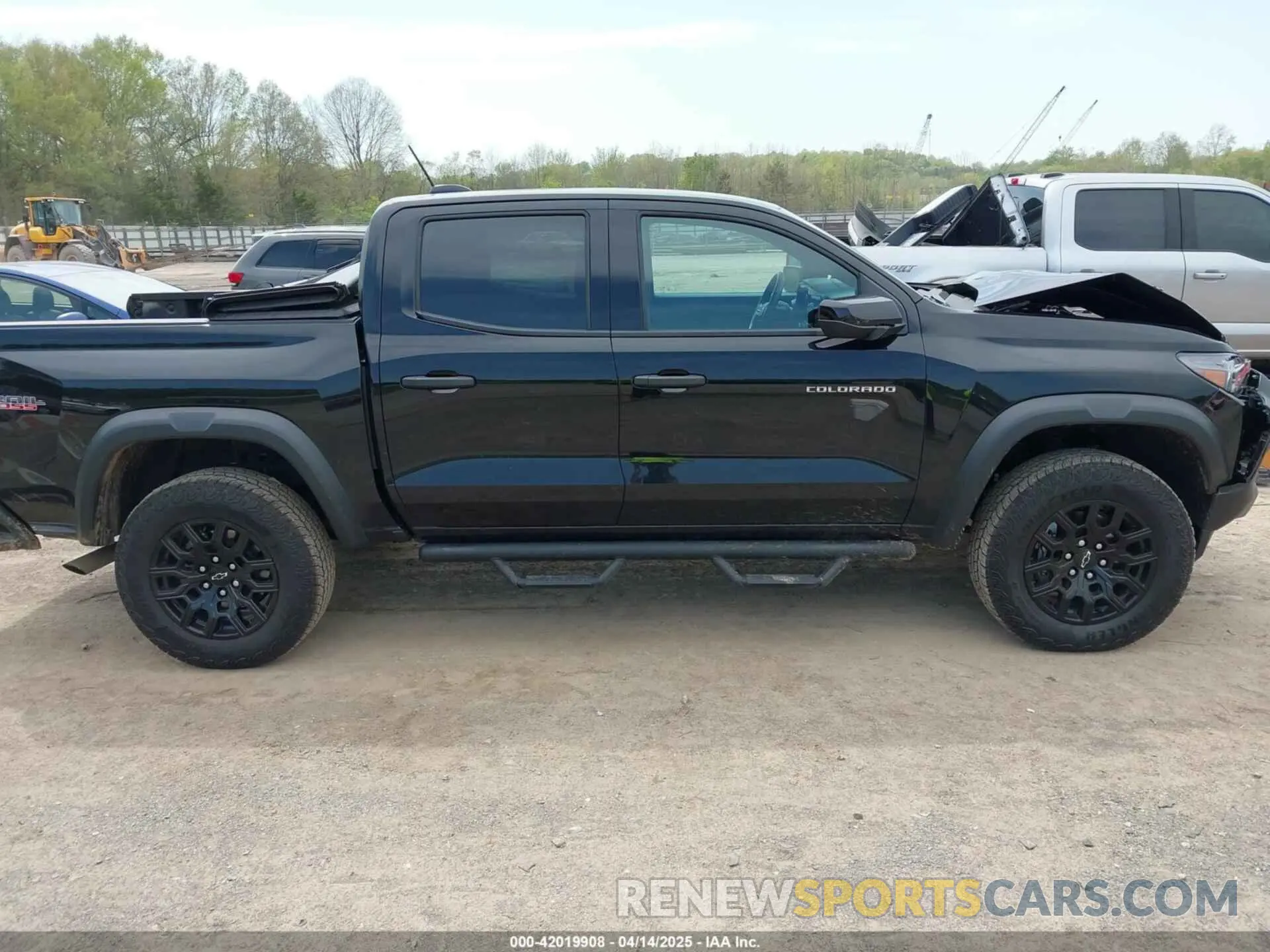 13 Photograph of a damaged car 1GCPTEEK1R1287336 CHEVROLET COLORADO 2024
