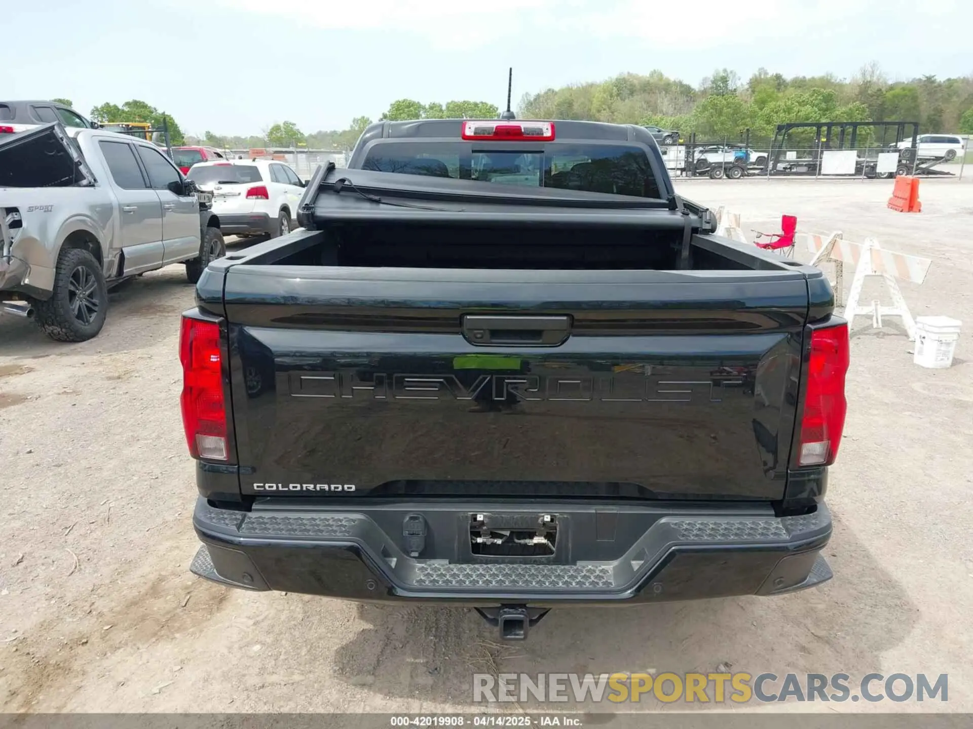 16 Photograph of a damaged car 1GCPTEEK1R1287336 CHEVROLET COLORADO 2024