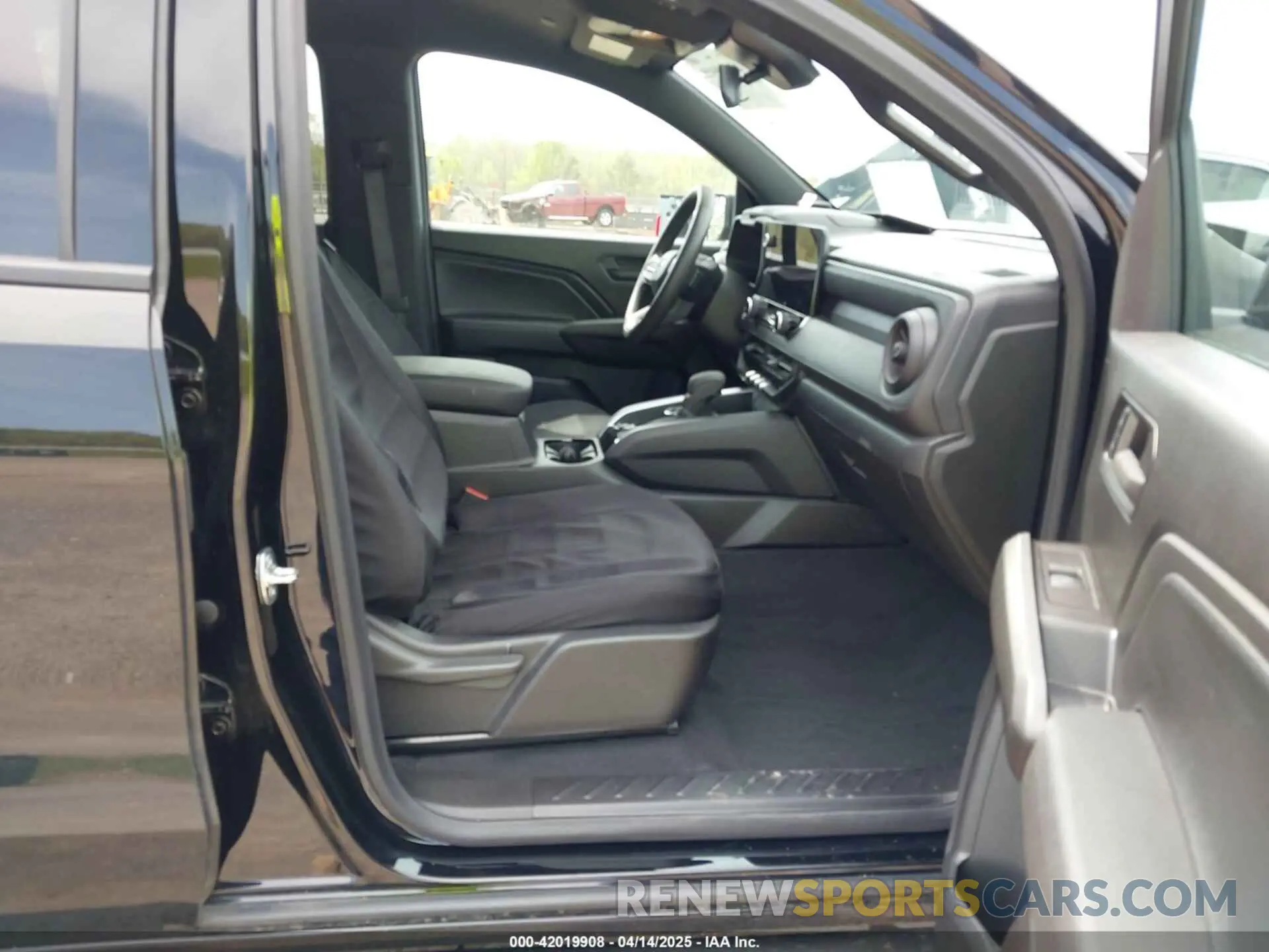5 Photograph of a damaged car 1GCPTEEK1R1287336 CHEVROLET COLORADO 2024