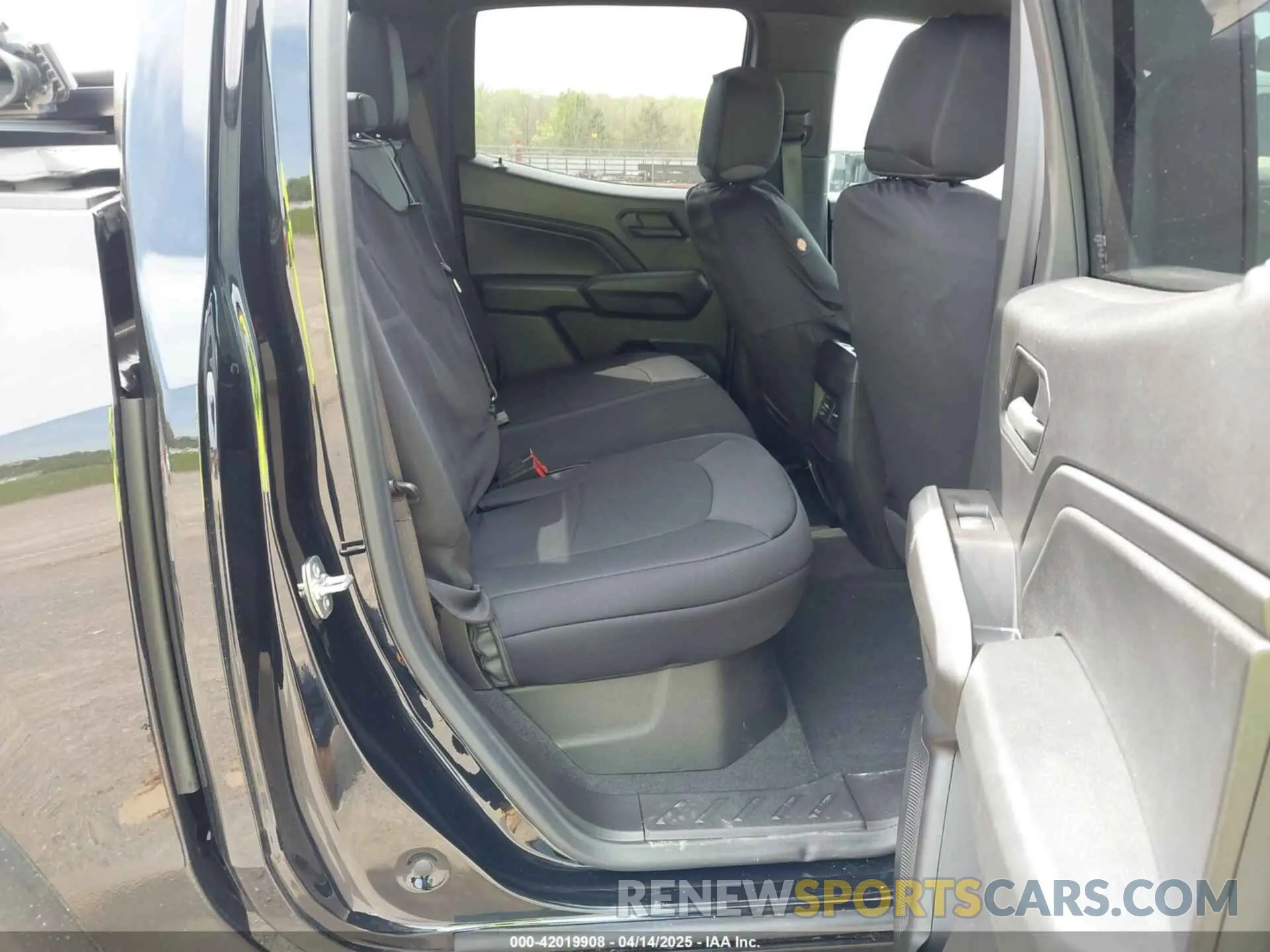 8 Photograph of a damaged car 1GCPTEEK1R1287336 CHEVROLET COLORADO 2024
