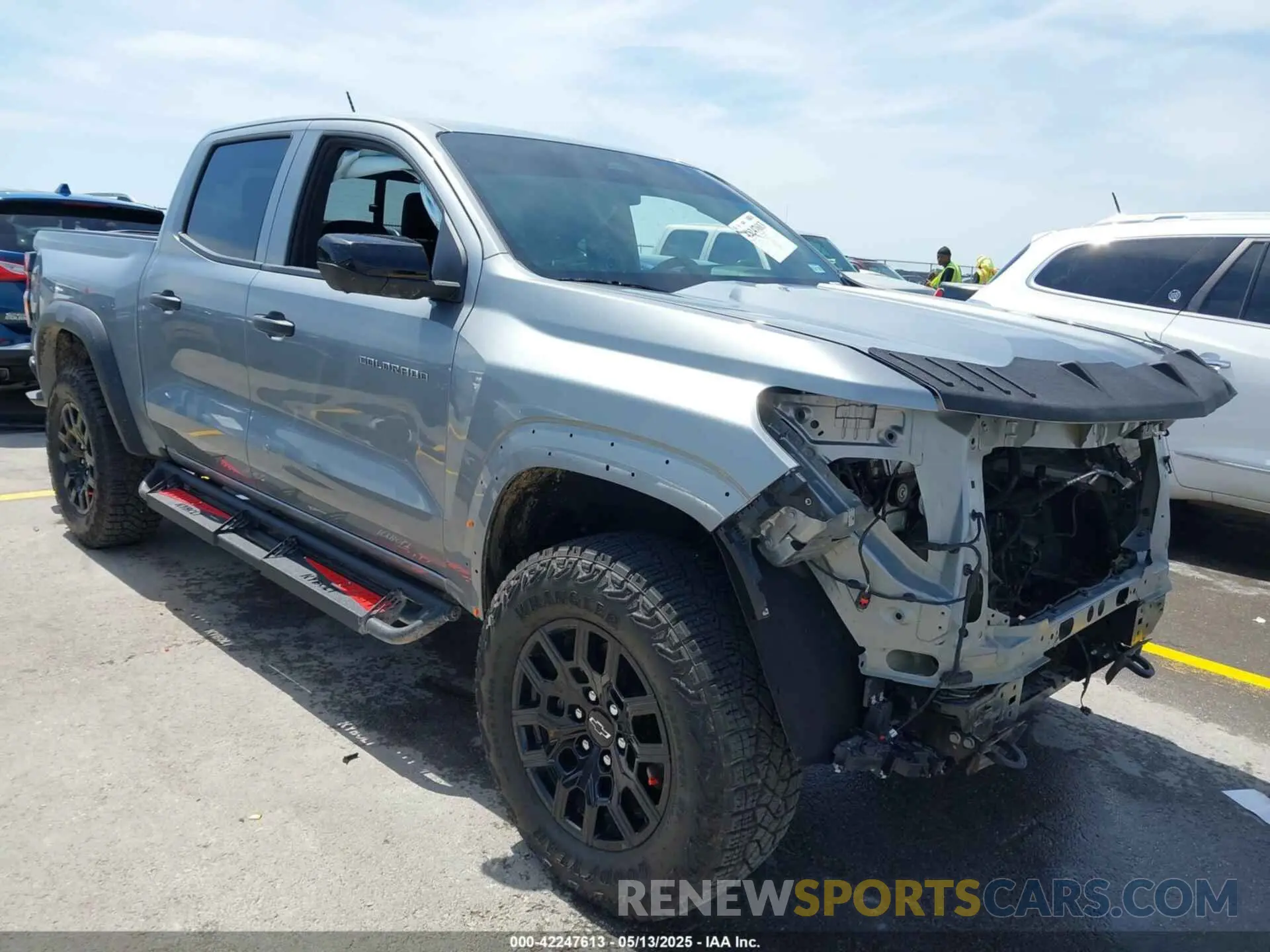 1 Photograph of a damaged car 1GCPTEEK1R1315989 CHEVROLET COLORADO 2024