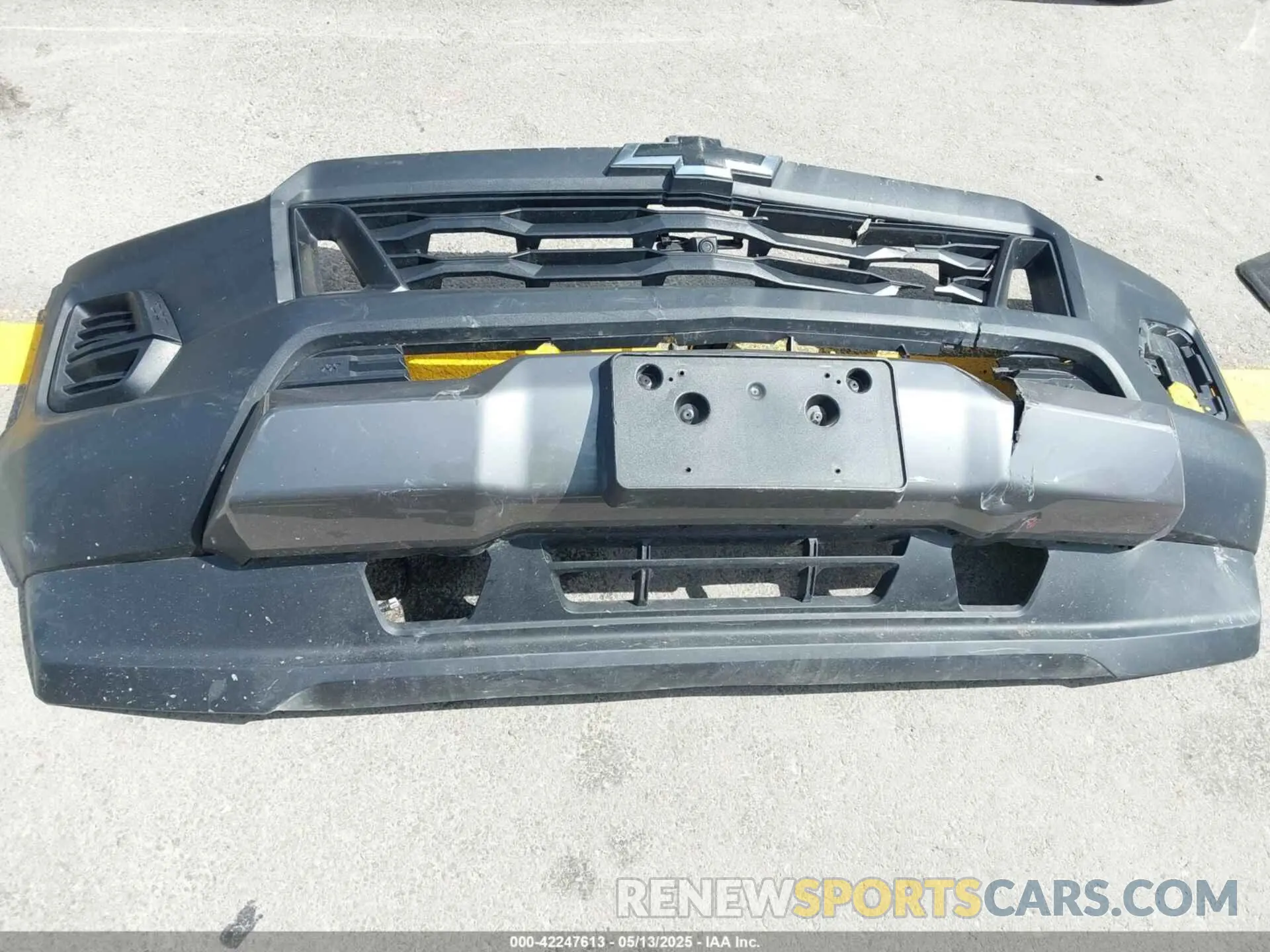 12 Photograph of a damaged car 1GCPTEEK1R1315989 CHEVROLET COLORADO 2024