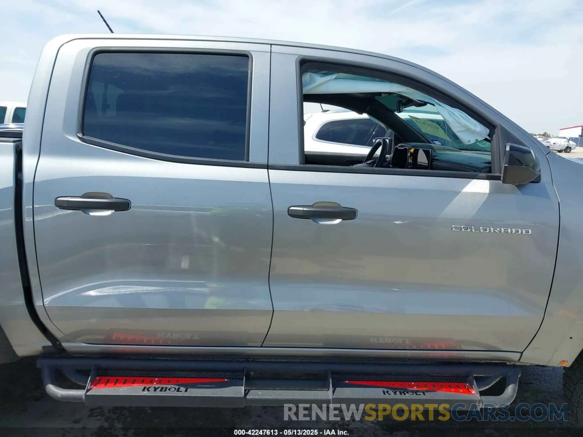 14 Photograph of a damaged car 1GCPTEEK1R1315989 CHEVROLET COLORADO 2024