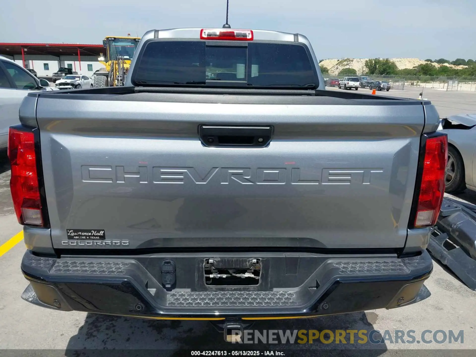 17 Photograph of a damaged car 1GCPTEEK1R1315989 CHEVROLET COLORADO 2024
