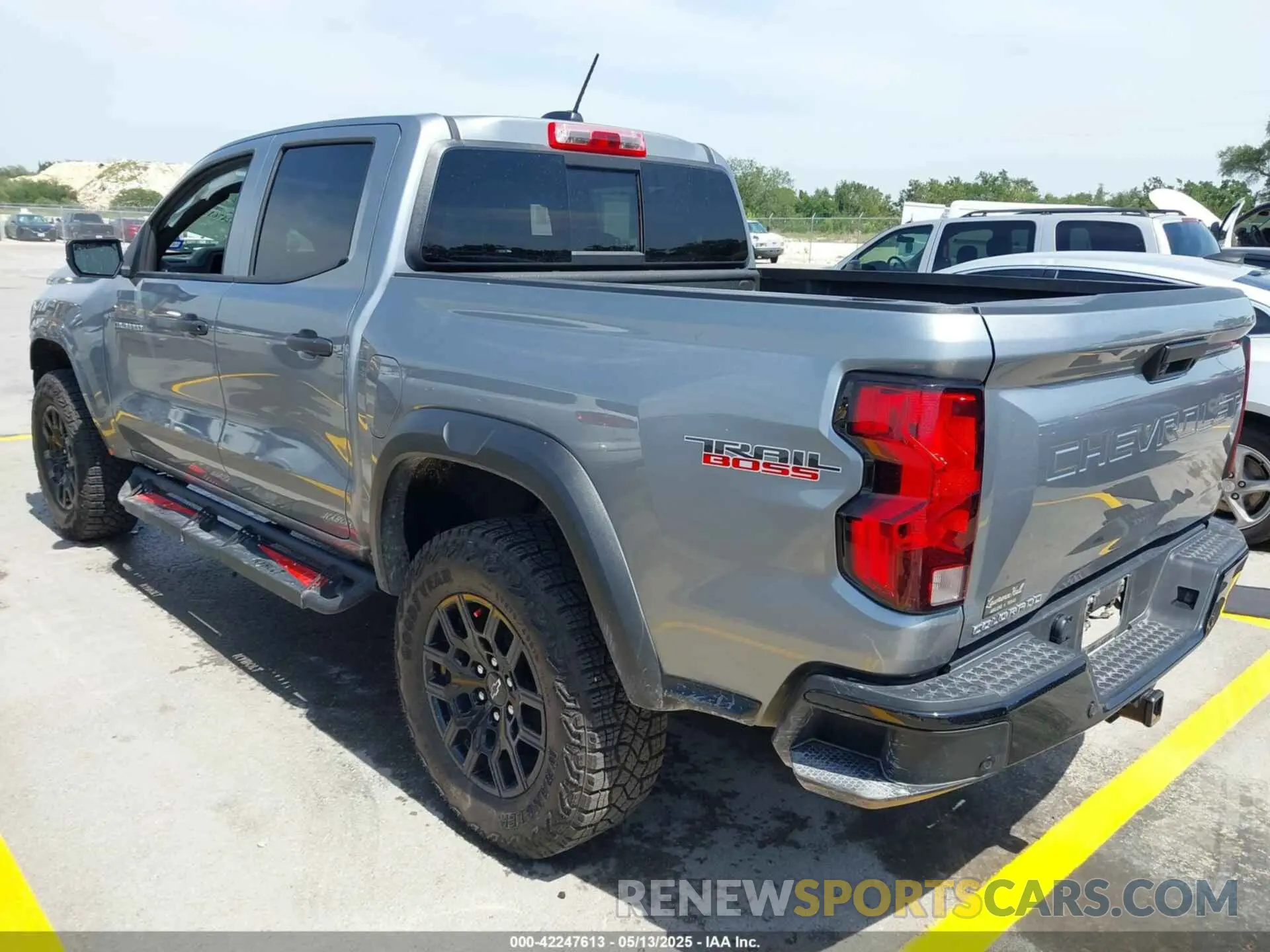 3 Photograph of a damaged car 1GCPTEEK1R1315989 CHEVROLET COLORADO 2024
