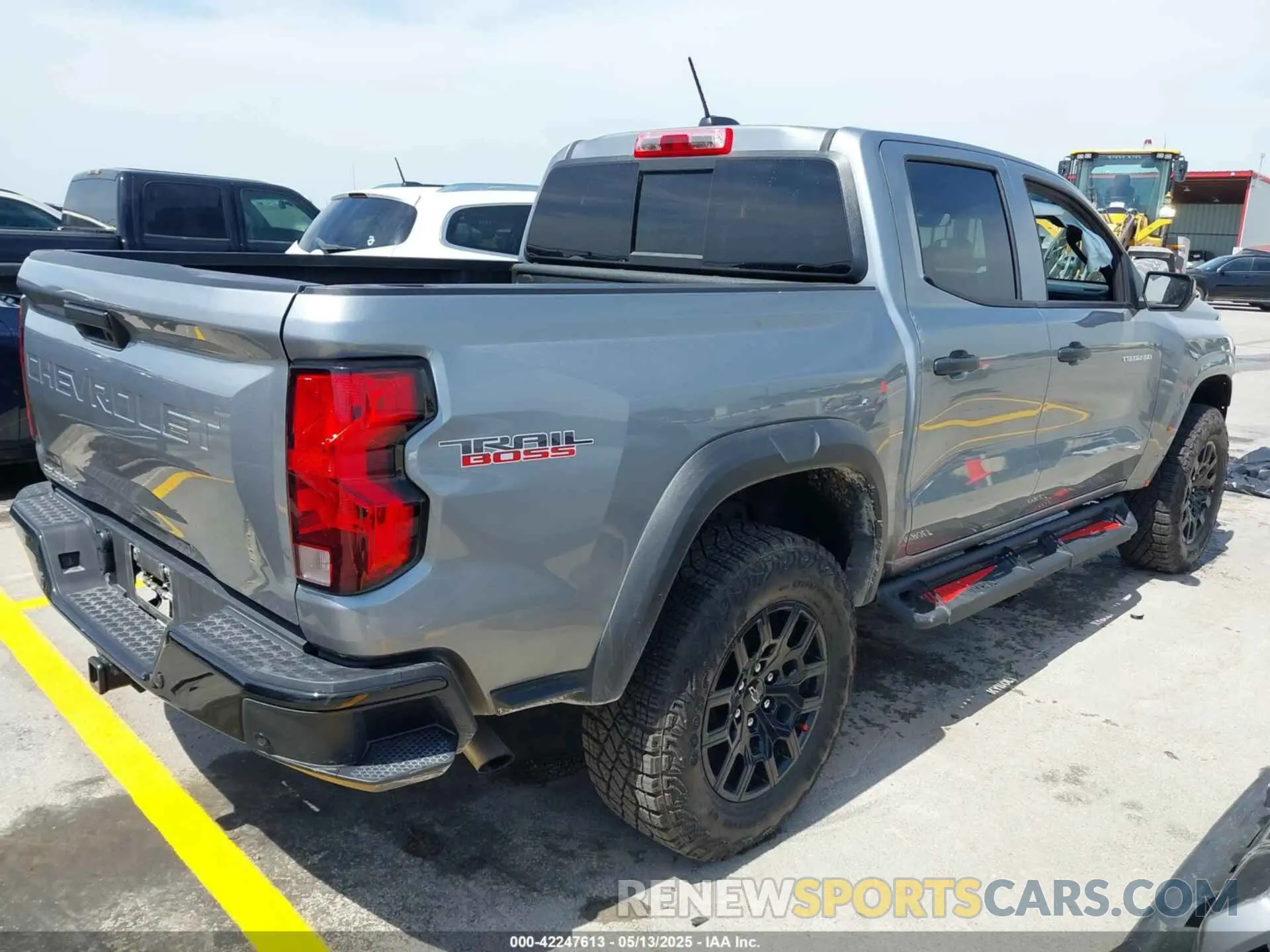 4 Photograph of a damaged car 1GCPTEEK1R1315989 CHEVROLET COLORADO 2024