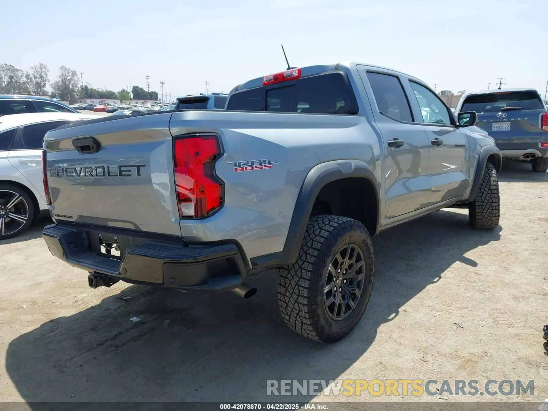 4 Photograph of a damaged car 1GCPTEEK8R1167825 CHEVROLET COLORADO 2024