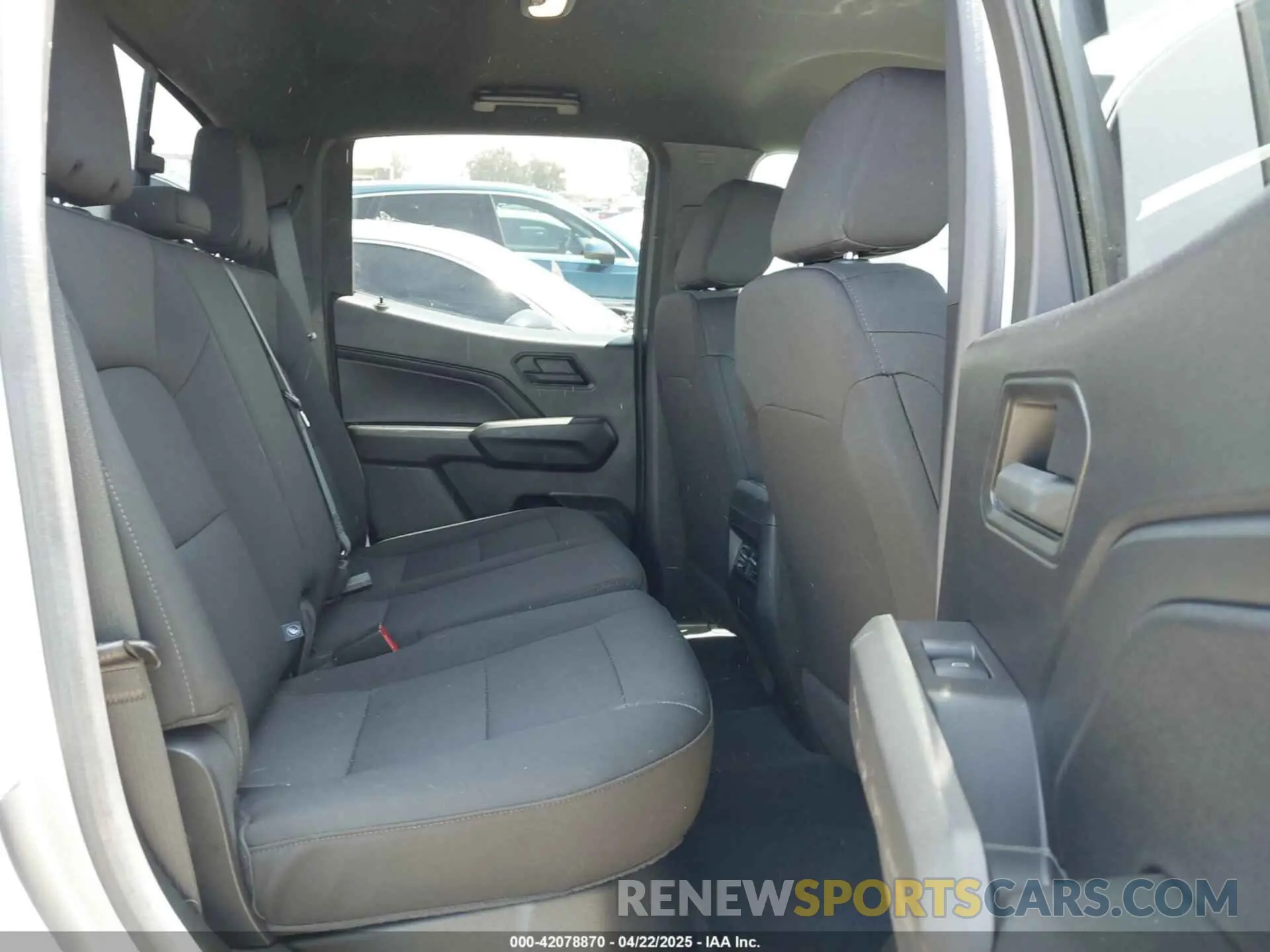 8 Photograph of a damaged car 1GCPTEEK8R1167825 CHEVROLET COLORADO 2024
