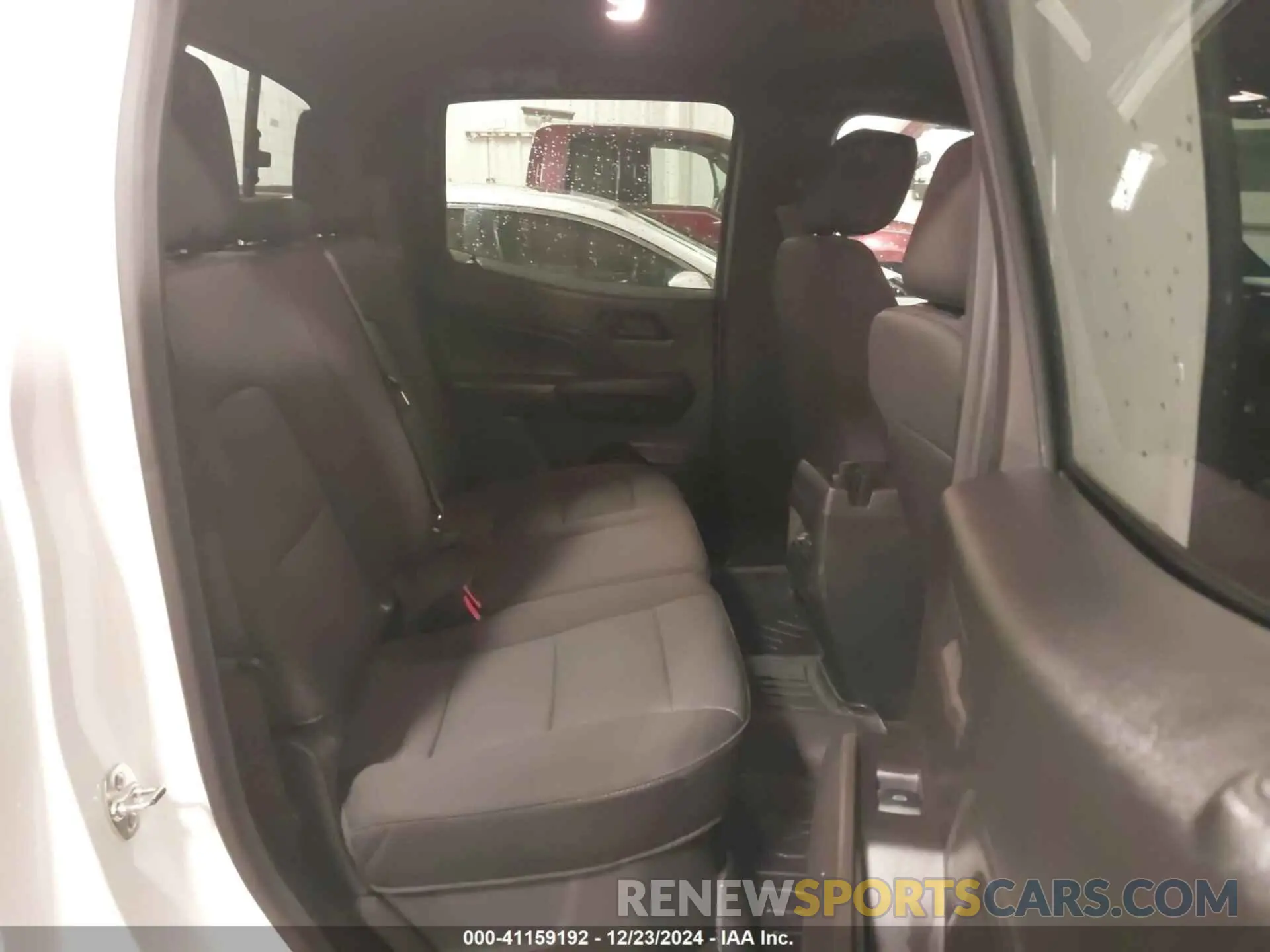 8 Photograph of a damaged car 1GCPTEEK8R1242233 CHEVROLET COLORADO 2024