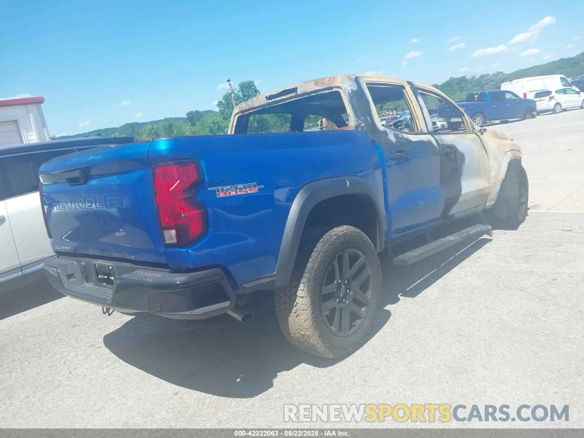 4 Photograph of a damaged car 1GCPTEEK8R1252146 CHEVROLET COLORADO 2024