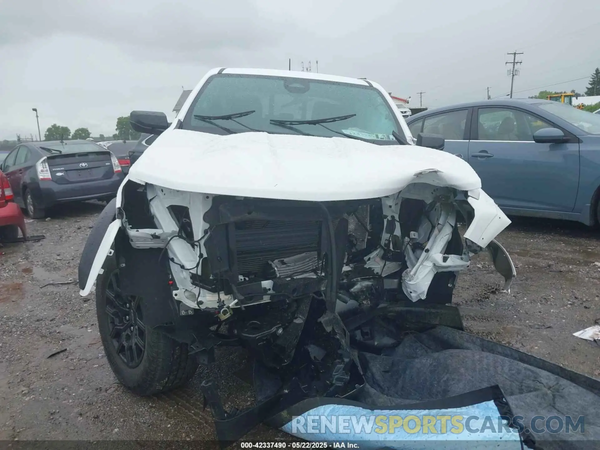 12 Photograph of a damaged car 1GCPTEEK8R1295997 CHEVROLET COLORADO 2024