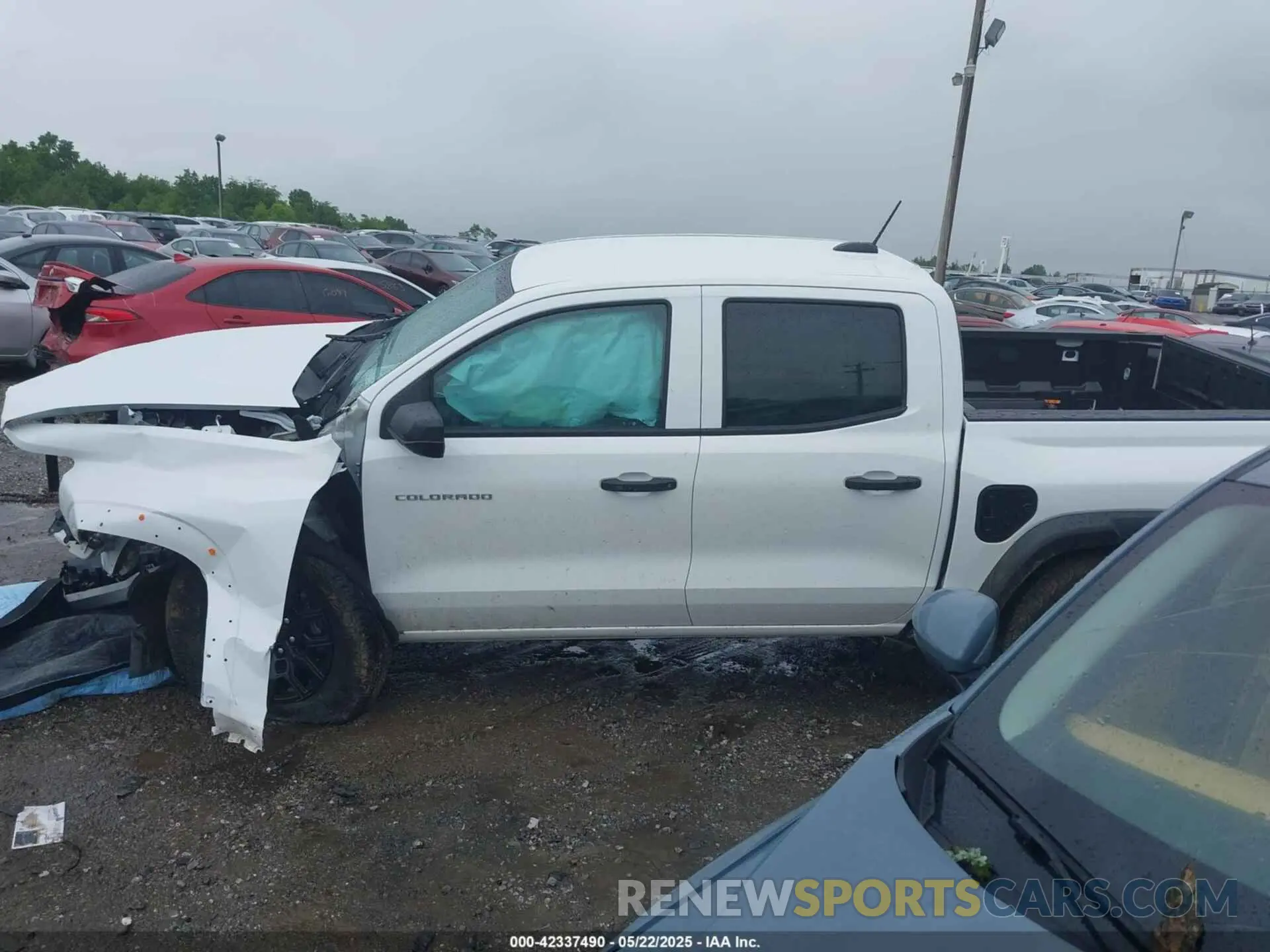3 Photograph of a damaged car 1GCPTEEK8R1295997 CHEVROLET COLORADO 2024