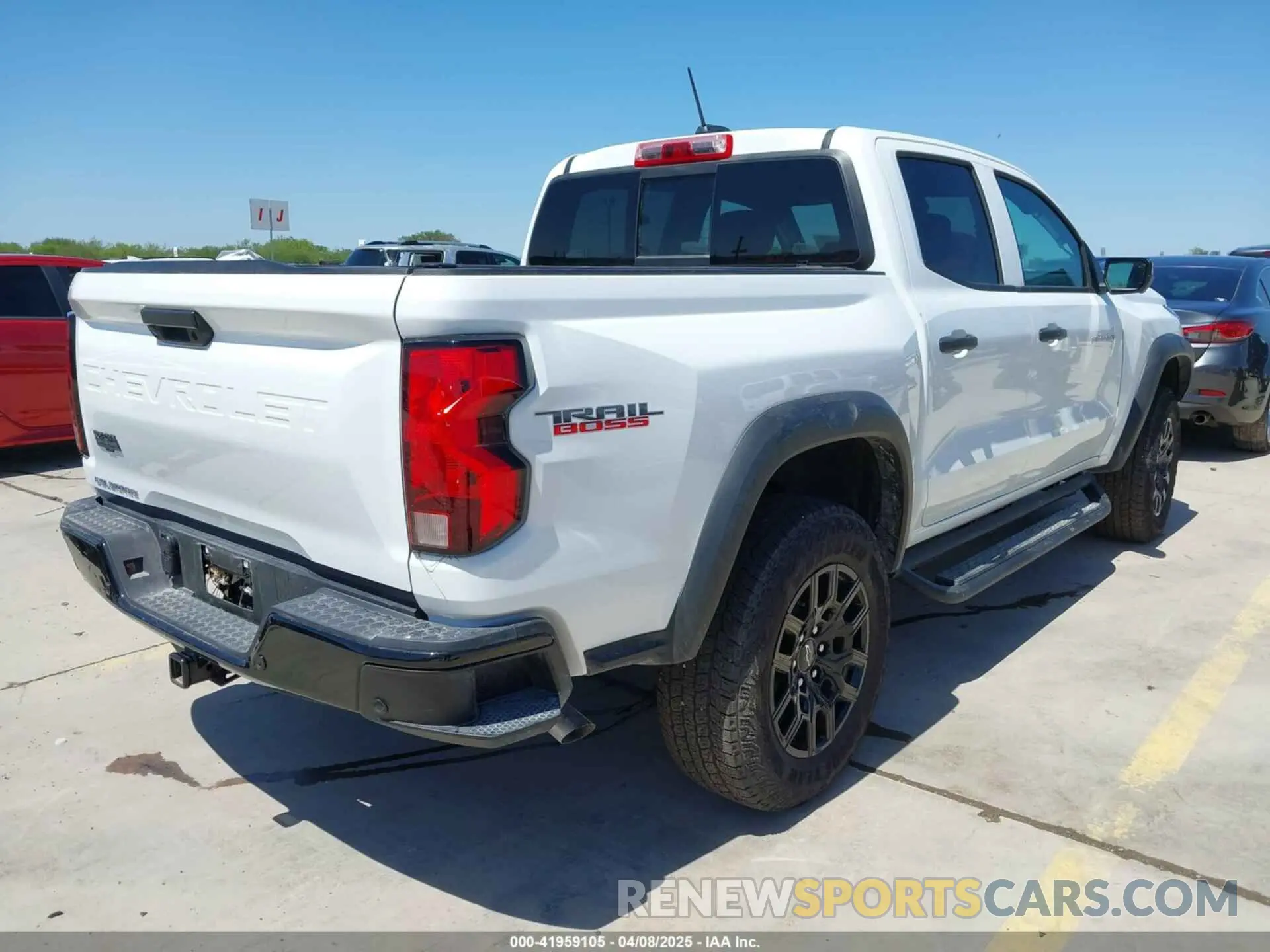 4 Photograph of a damaged car 1GCPTEEK9R1161760 CHEVROLET COLORADO 2024