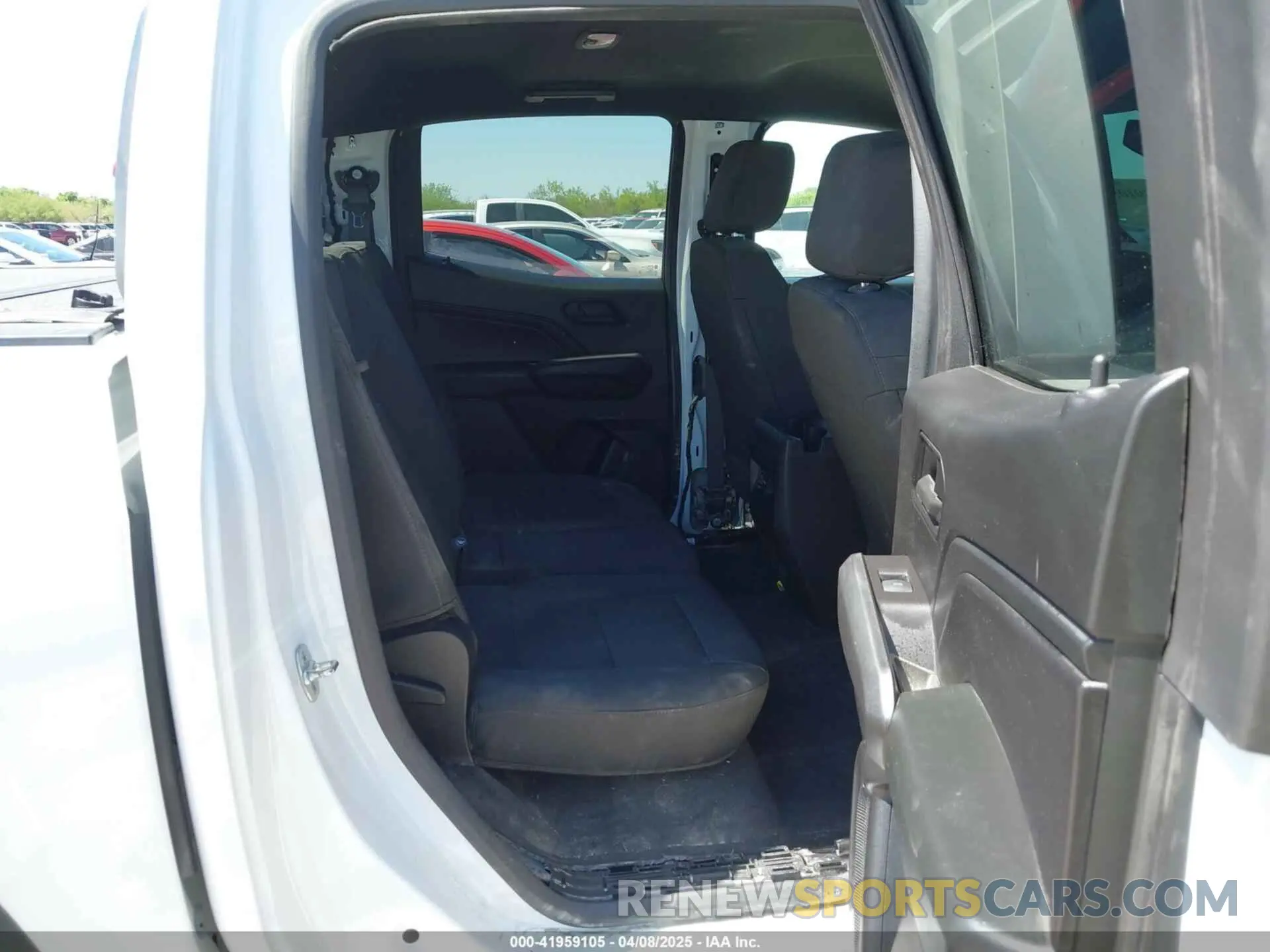 8 Photograph of a damaged car 1GCPTEEK9R1161760 CHEVROLET COLORADO 2024