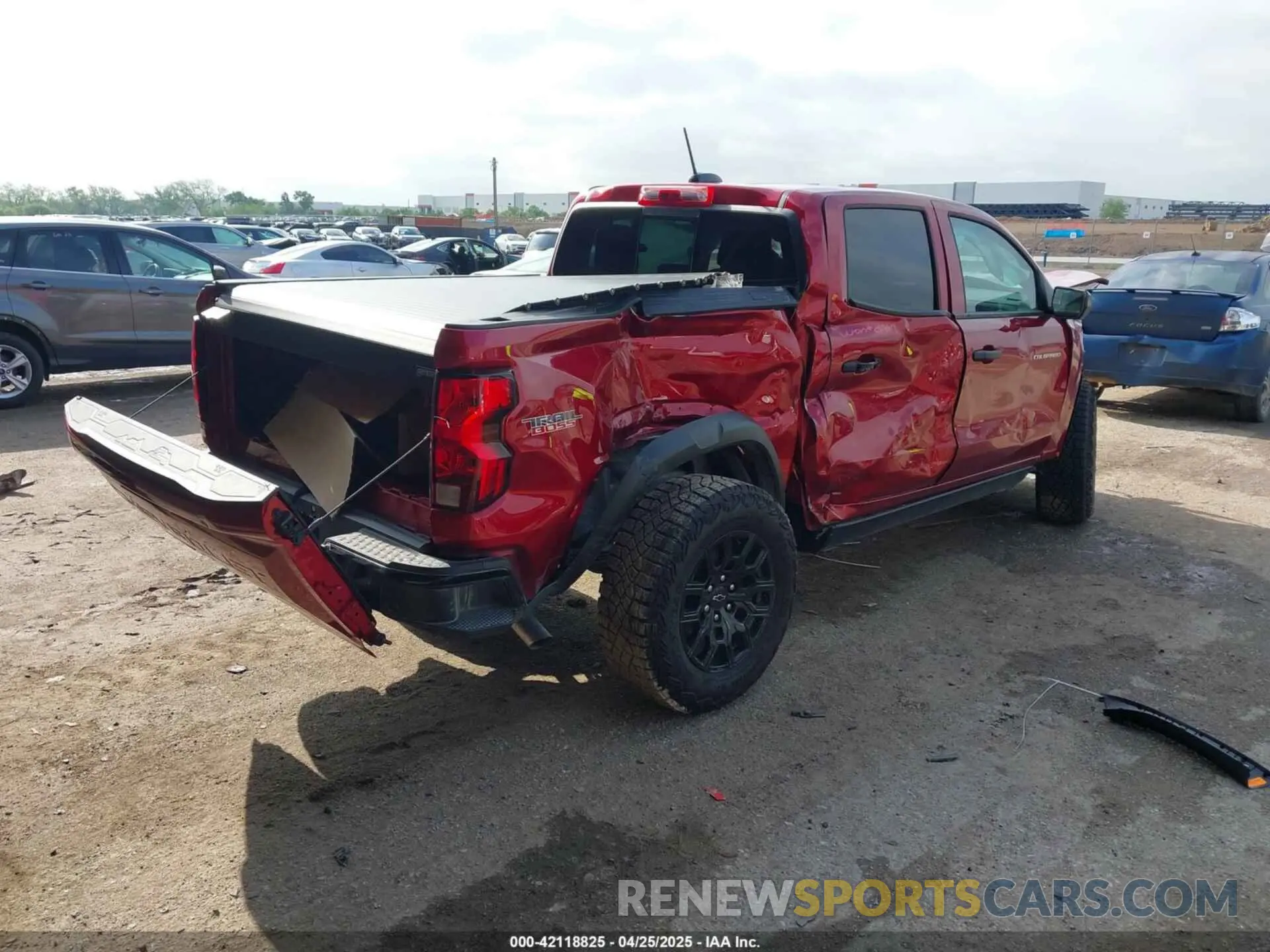 4 Photograph of a damaged car 1GCPTEEK9R1303749 CHEVROLET COLORADO 2024