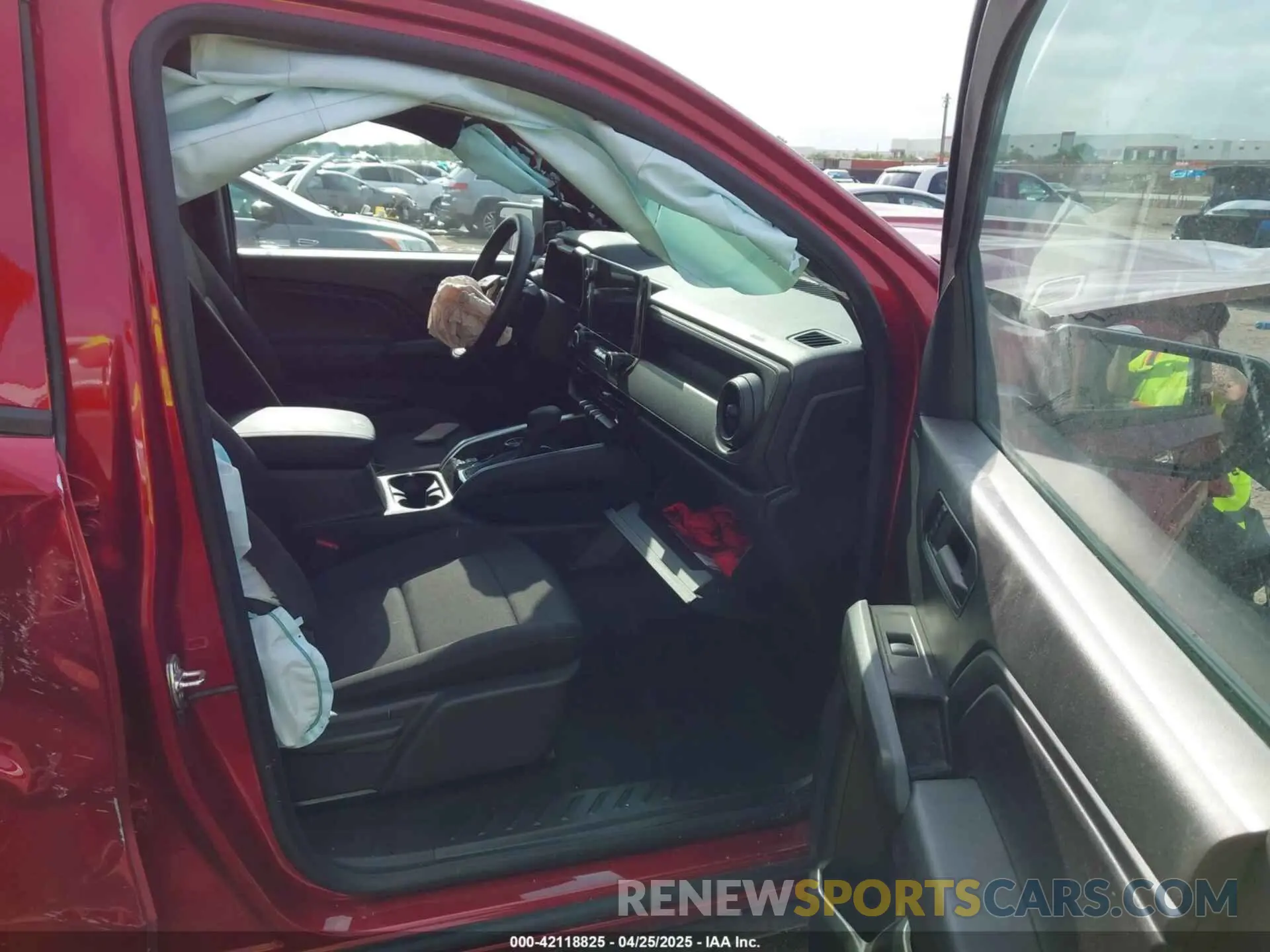 5 Photograph of a damaged car 1GCPTEEK9R1303749 CHEVROLET COLORADO 2024