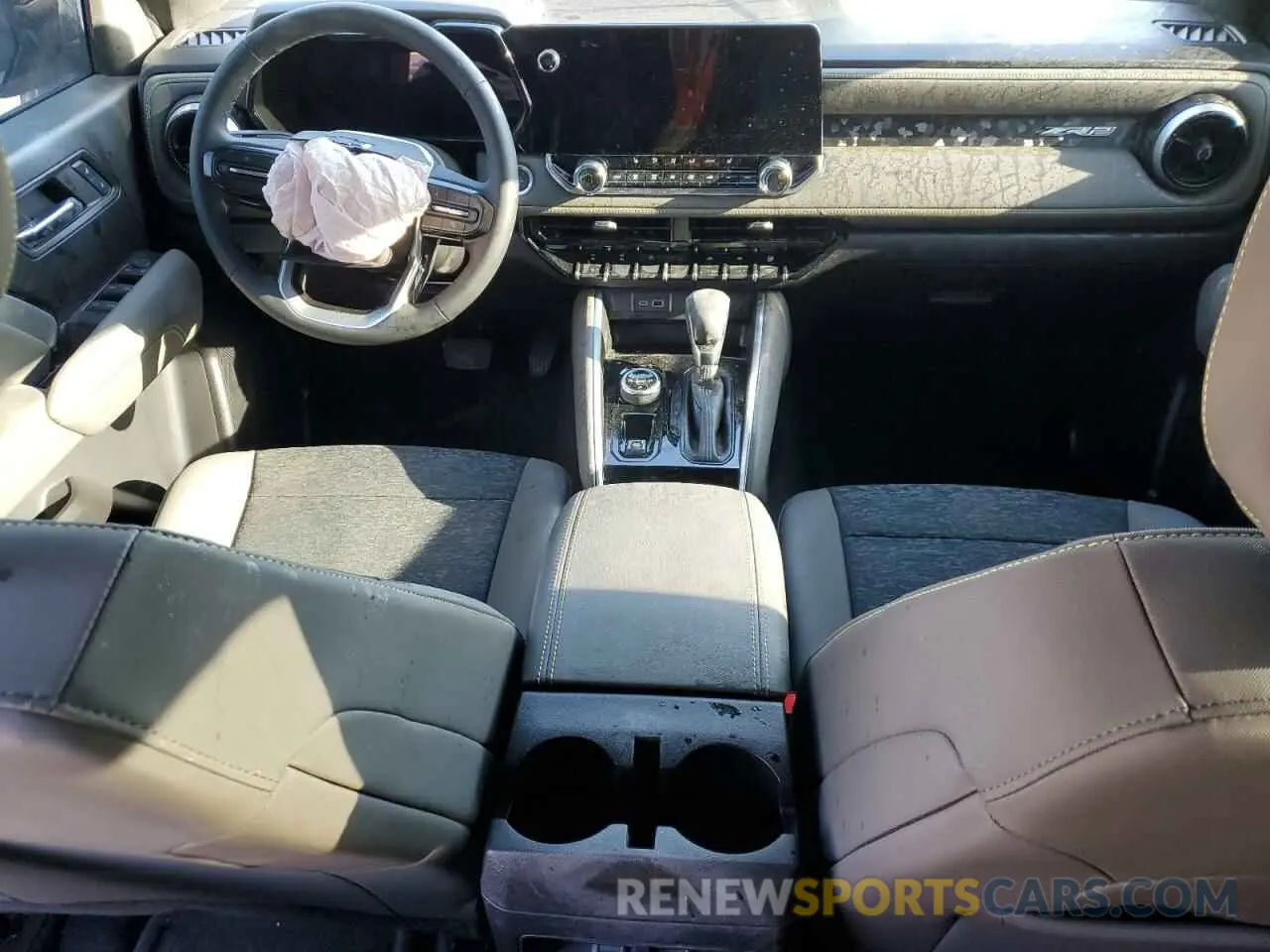 8 Photograph of a damaged car 1GCPTFEK2R1297069 CHEVROLET COLORADO 2024