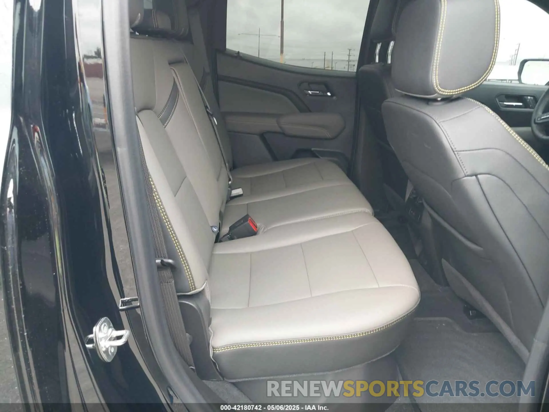 8 Photograph of a damaged car 1GCPTFEKXR1317228 CHEVROLET COLORADO 2024