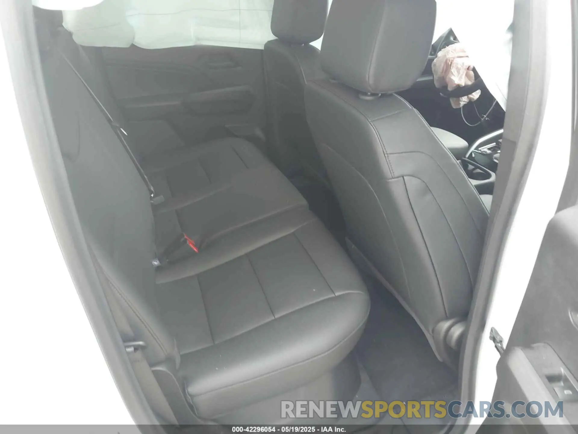 8 Photograph of a damaged car 1GCPSBEK2S1111516 CHEVROLET COLORADO 2025