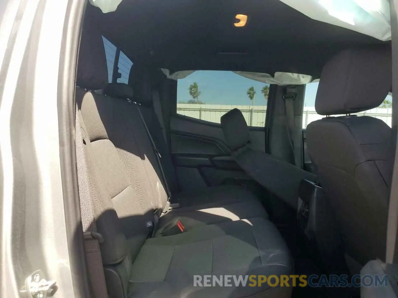 10 Photograph of a damaged car 1GCPSBEK3S1137431 CHEVROLET COLORADO 2025