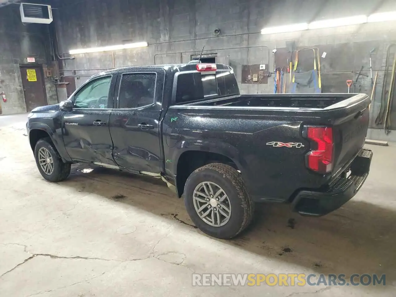 2 Photograph of a damaged car 1GCPTBEK1S1118373 CHEVROLET COLORADO 2025