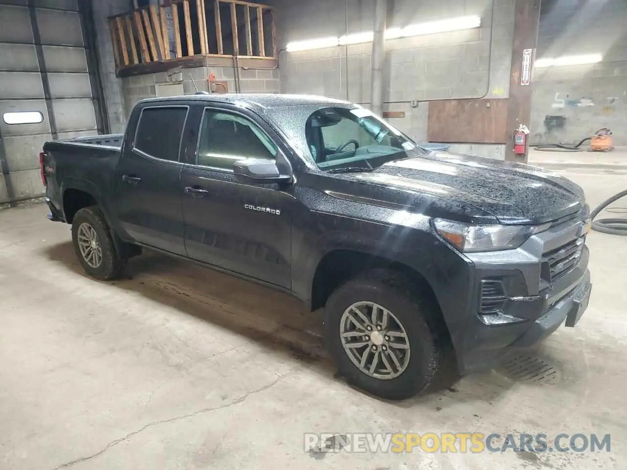 4 Photograph of a damaged car 1GCPTBEK1S1118373 CHEVROLET COLORADO 2025