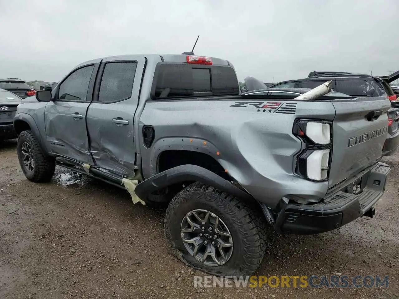 2 Photograph of a damaged car 1GCPTFEK2S1135383 CHEVROLET COLORADO 2025