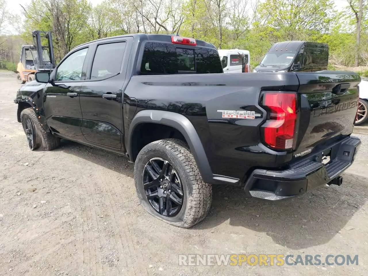 2 Photograph of a damaged car 1GCPTEEK2R1252143 CHEVROLET COLORADO T 2024