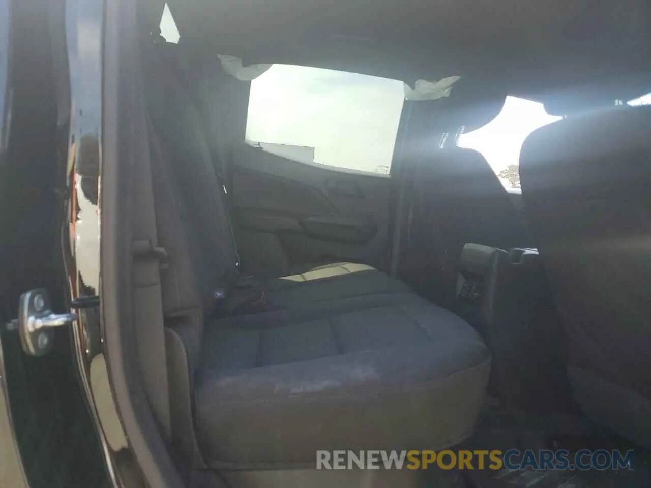 10 Photograph of a damaged car 1GCPTEEKXR1144904 CHEVROLET COLORADO T 2024