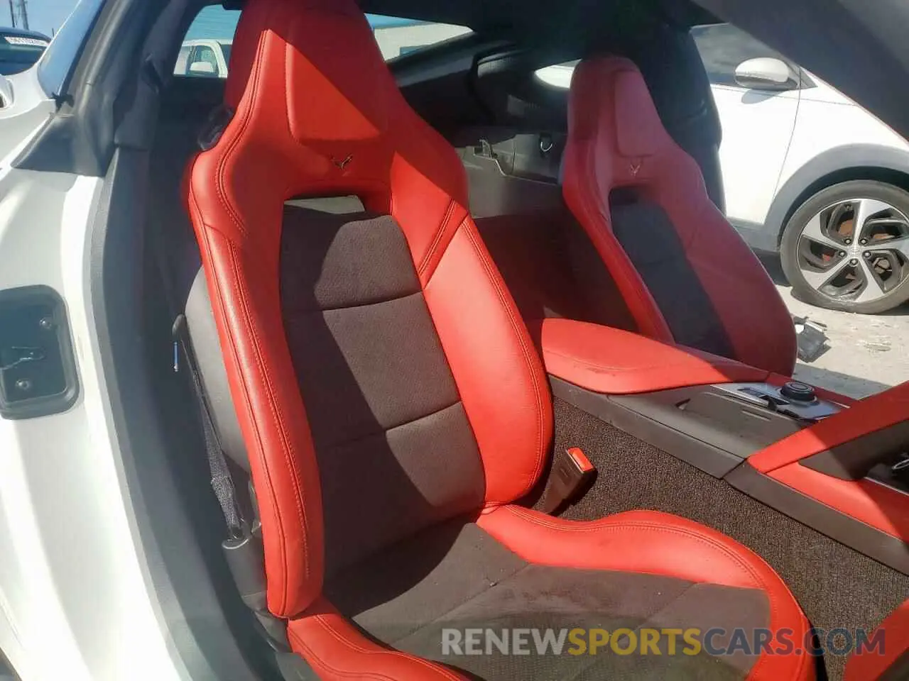 10 Photograph of a damaged car 1G1Y12D7XK5104397 CHEVROLET CORVETTE 2019