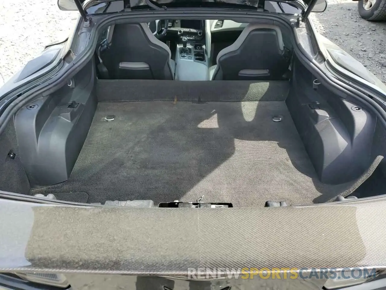 10 Photograph of a damaged car 1G1Y42D95K5800576 CHEVROLET CORVETTE 2019