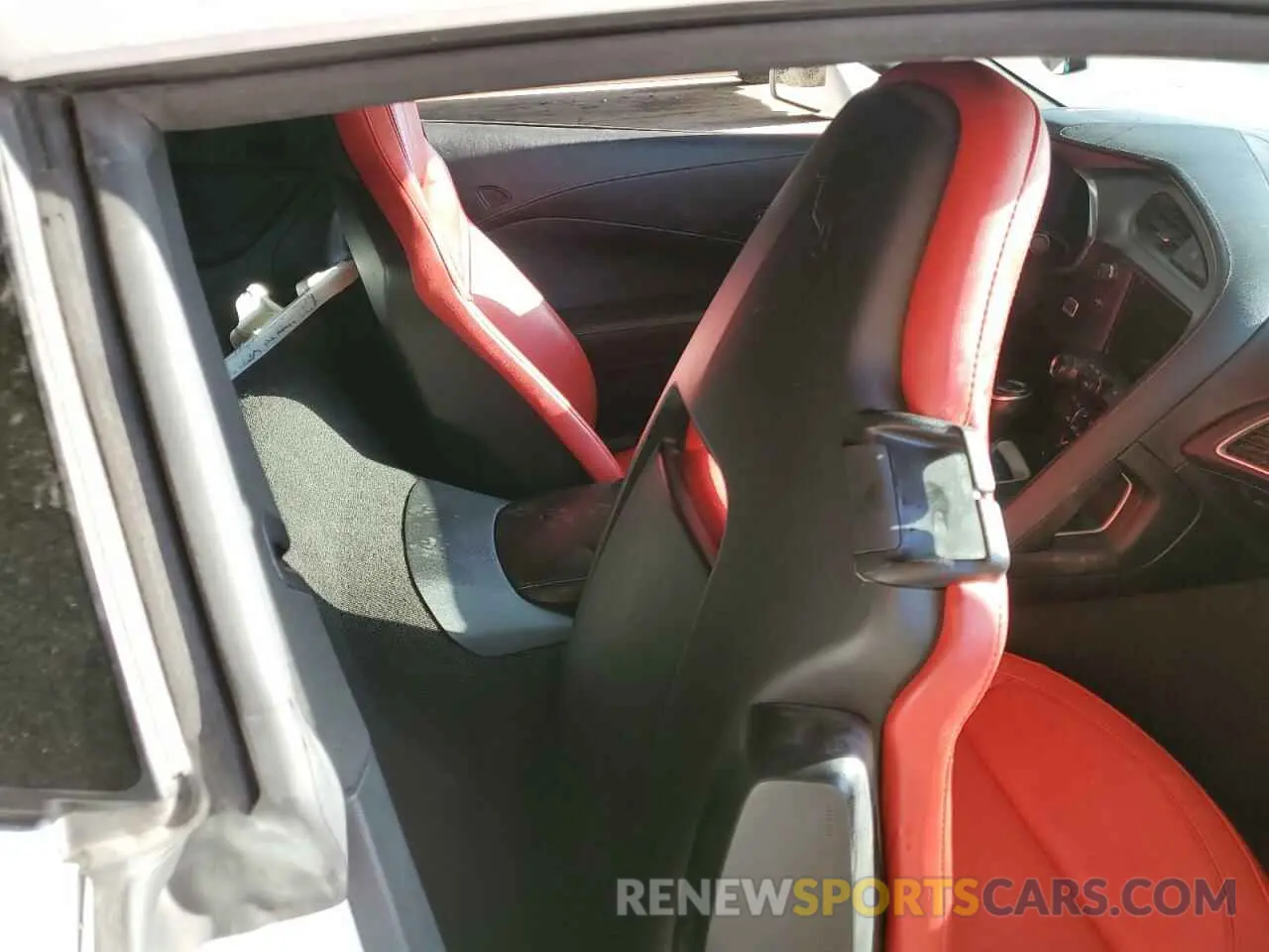 10 Photograph of a damaged car 1G1YB2D75K5100805 CHEVROLET CORVETTE 2019