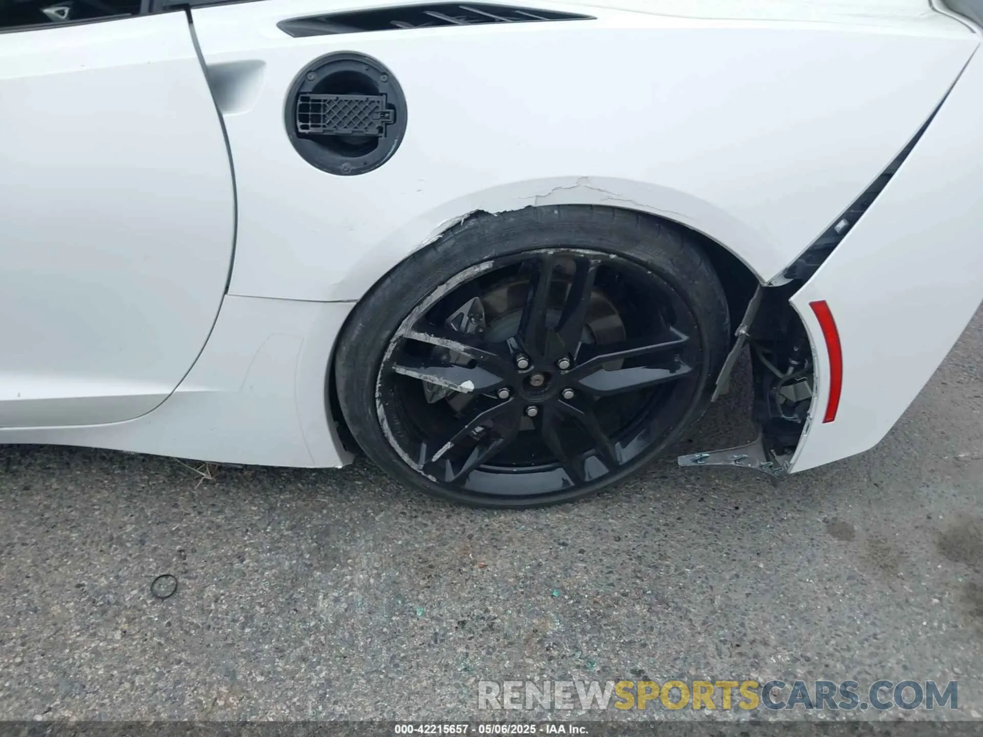 17 Photograph of a damaged car 1G1YB2D76K5112204 CHEVROLET CORVETTE 2019